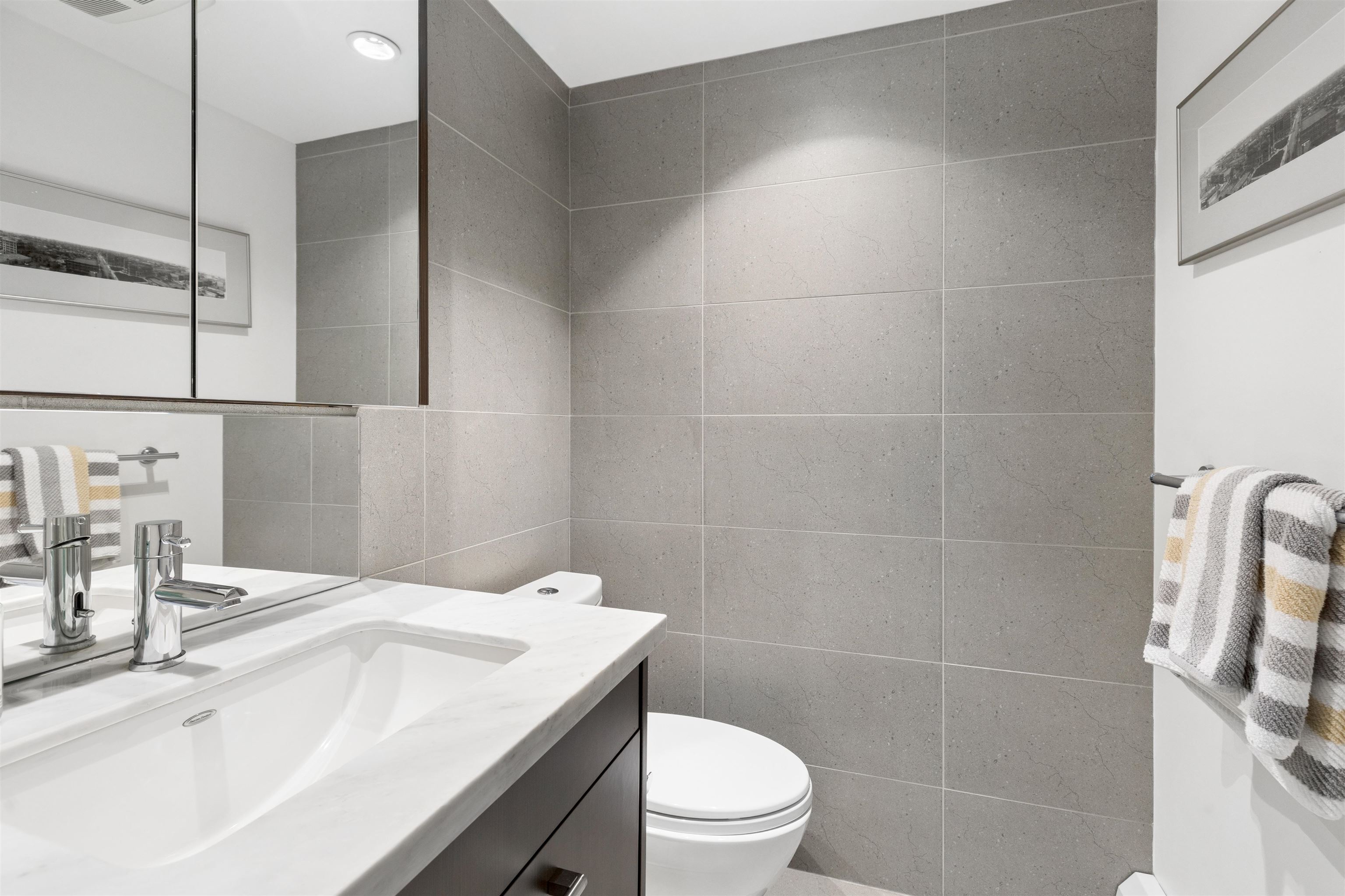  156 1st Avenue - MLS&reg; # R3142601