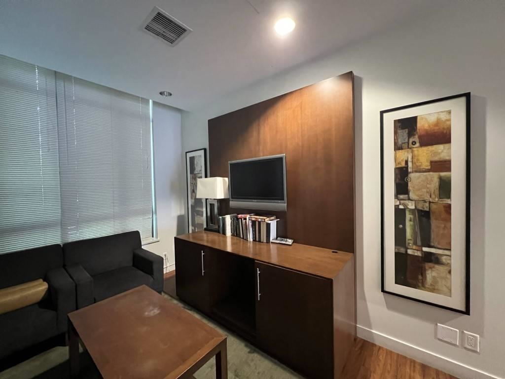 201 3660 Vanness Avenue - MLS&reg; # R3142762
