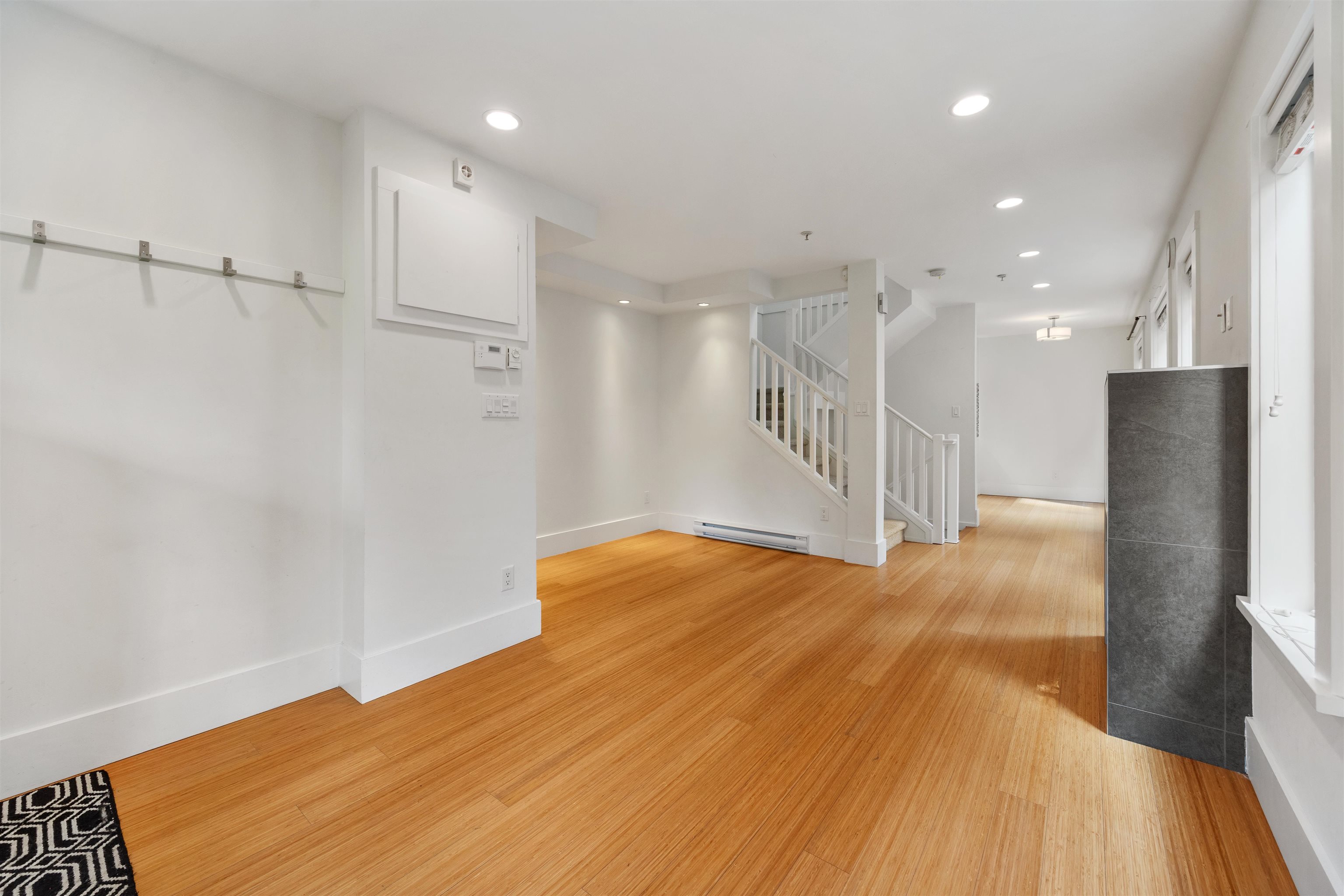  67 16th Avenue - MLS&reg; # R3142958