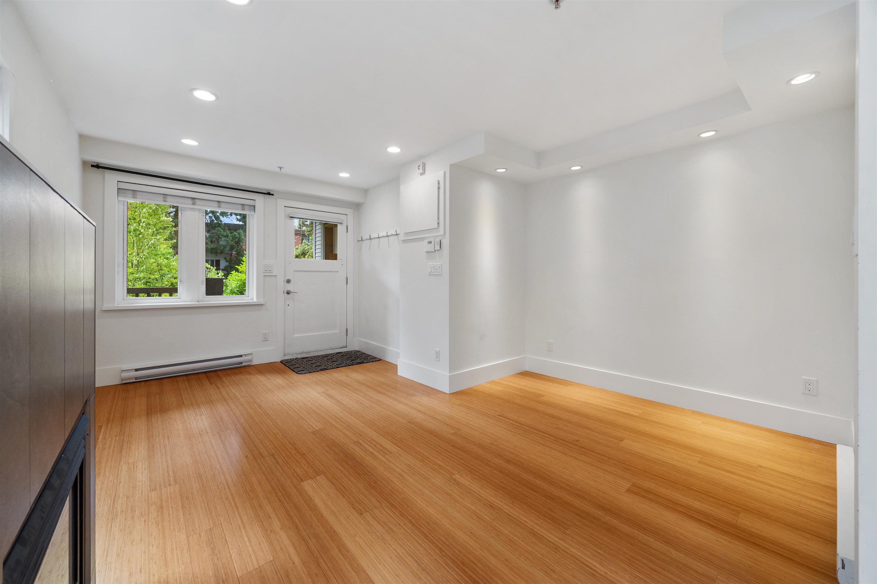  67 16th Avenue - MLS&reg; # R3142958