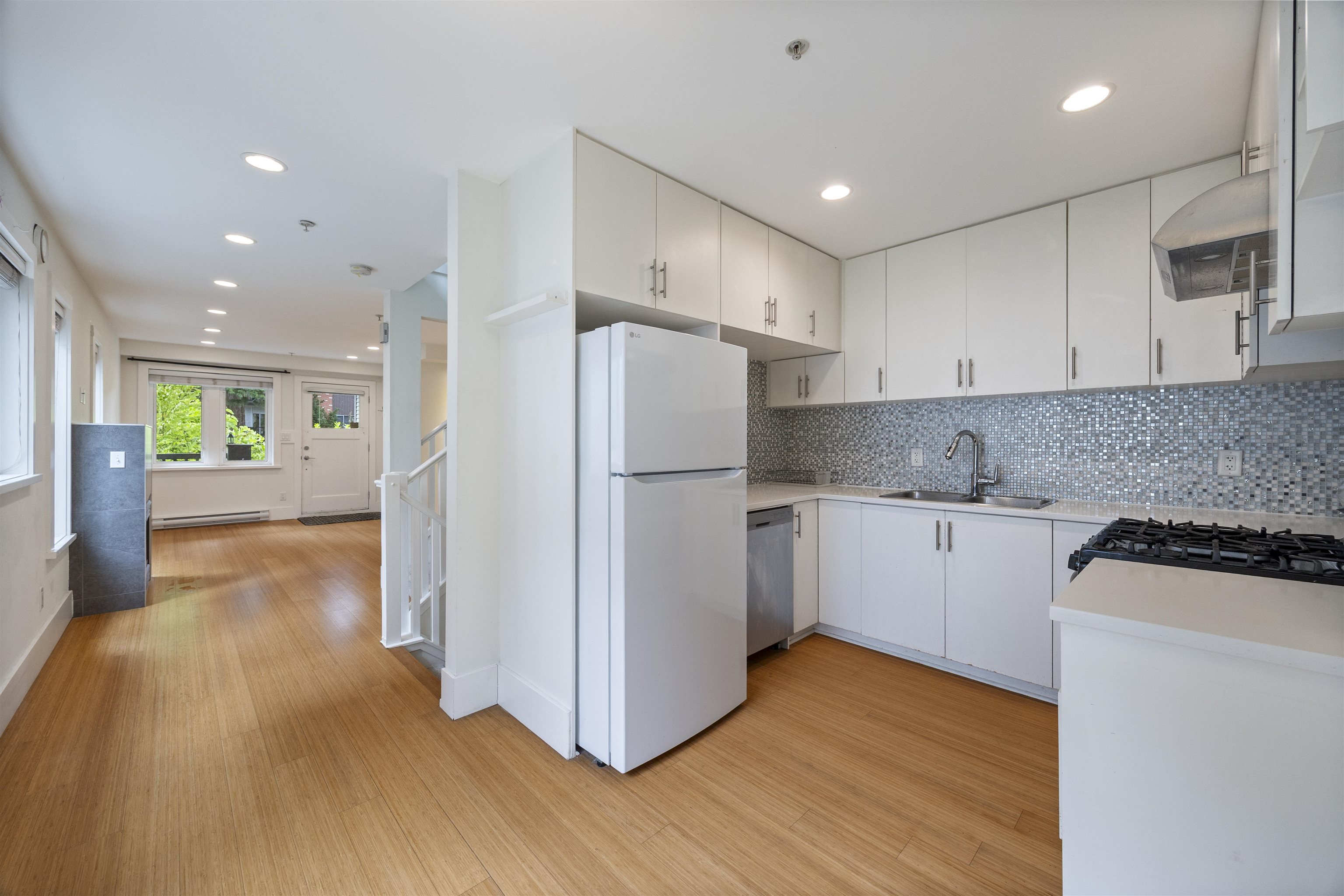  67 16th Avenue - MLS&reg; # R3142958