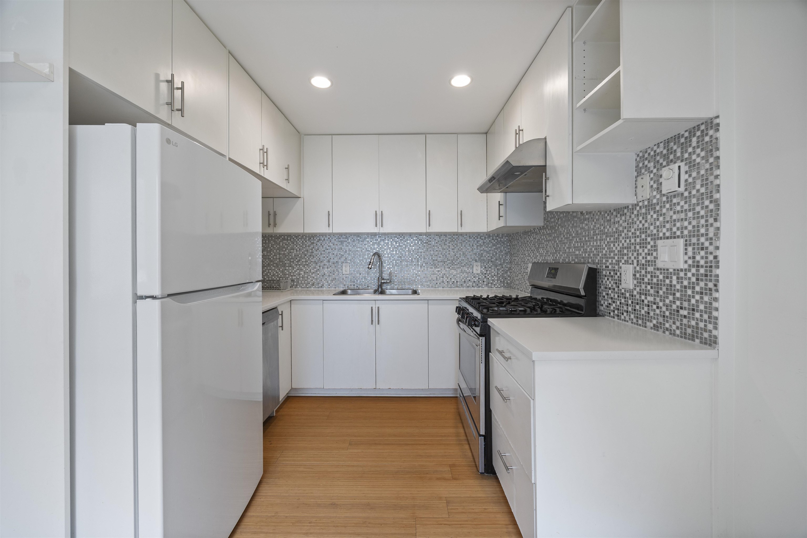  67 16th Avenue - MLS&reg; # R3142958