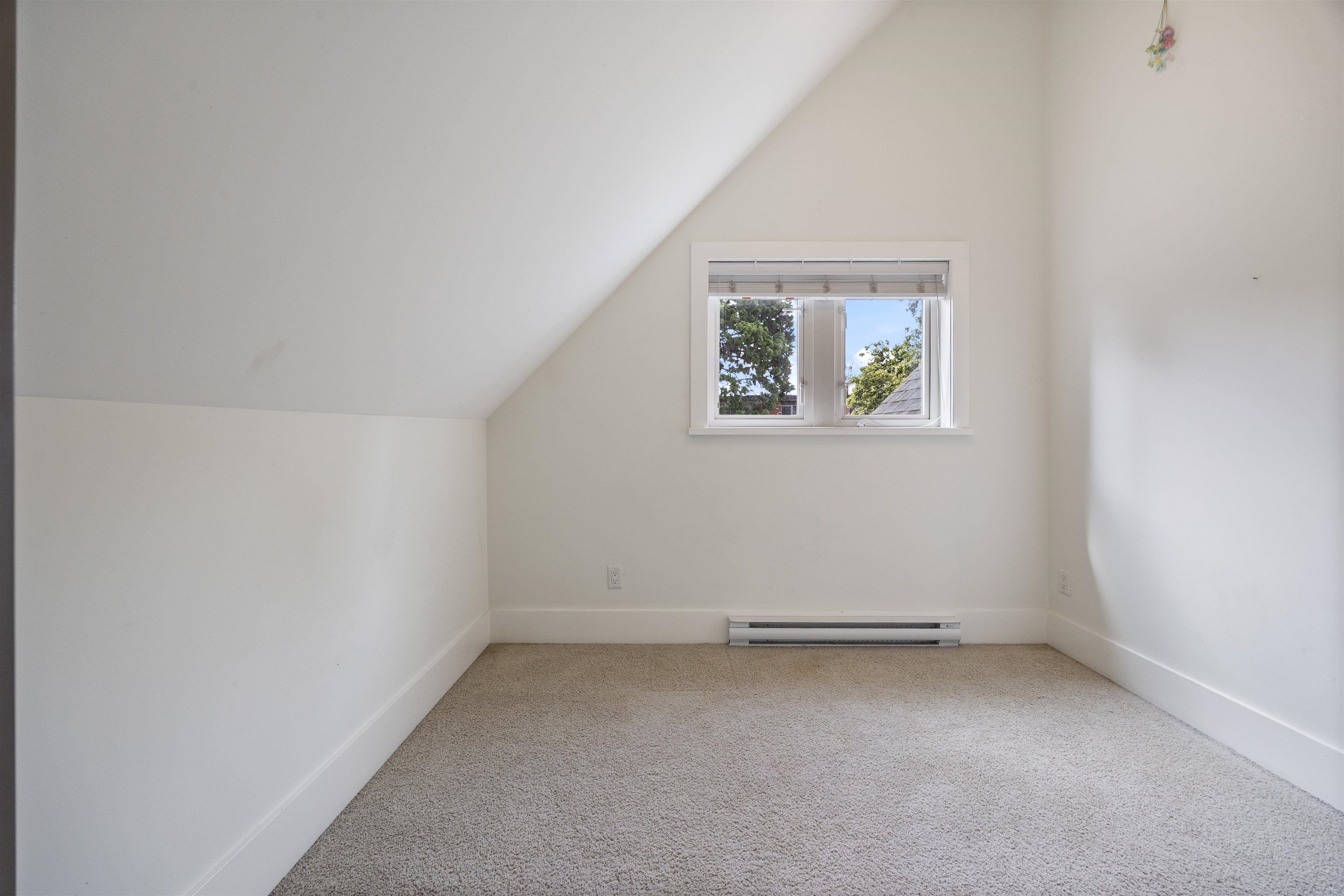  67 16th Avenue - MLS&reg; # R3142958