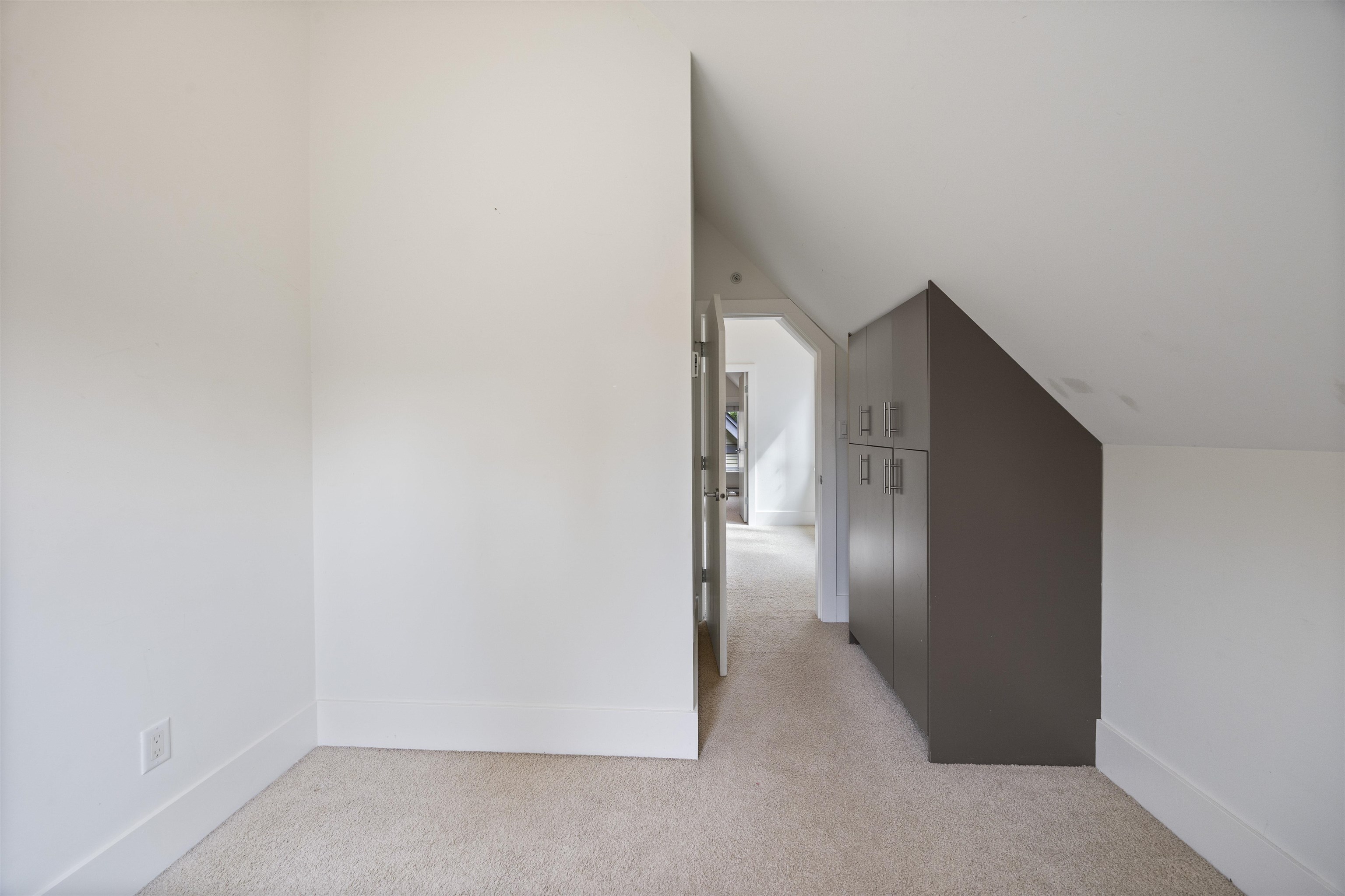  67 16th Avenue - MLS&reg; # R3142958