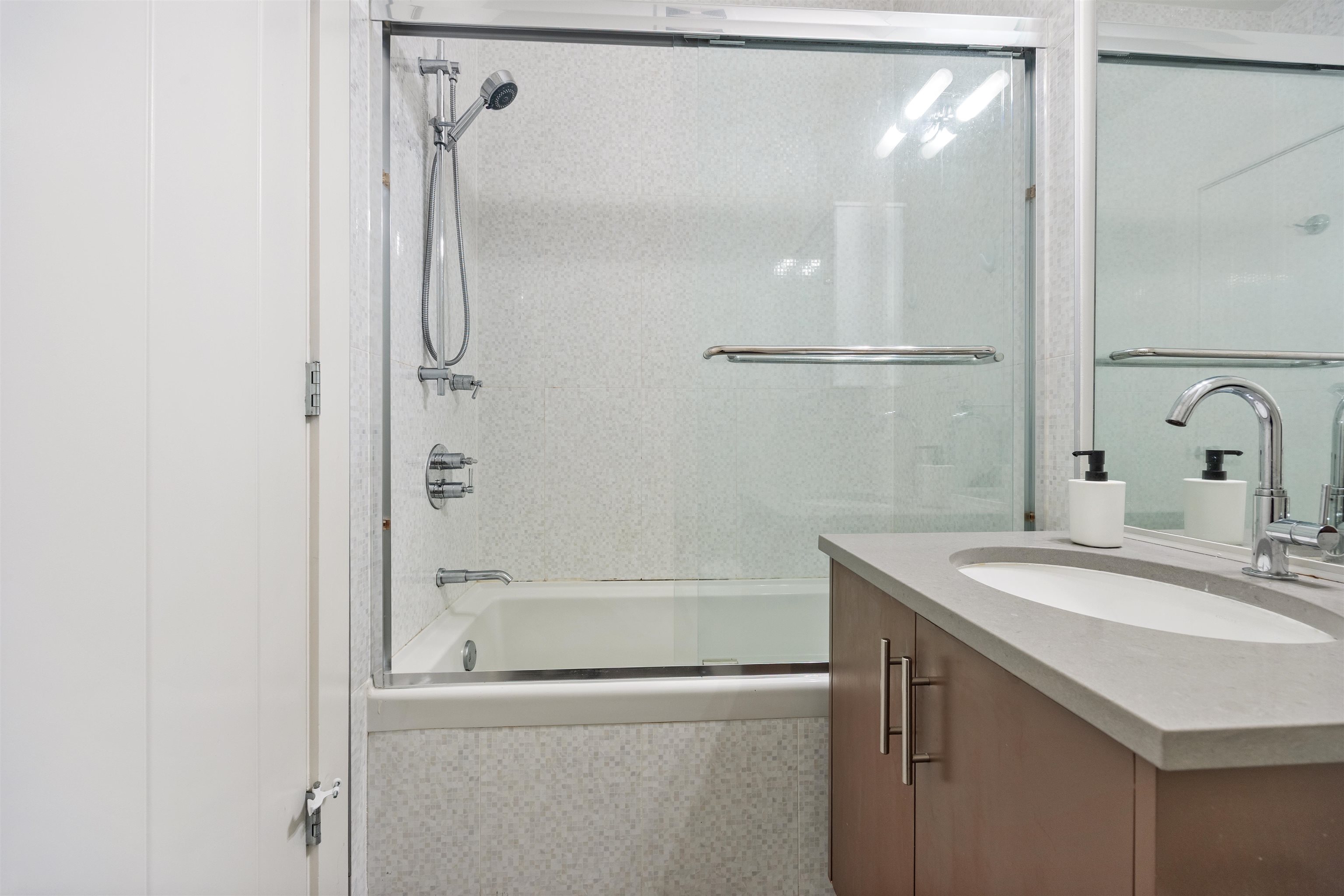  67 16th Avenue - MLS&reg; # R3142958