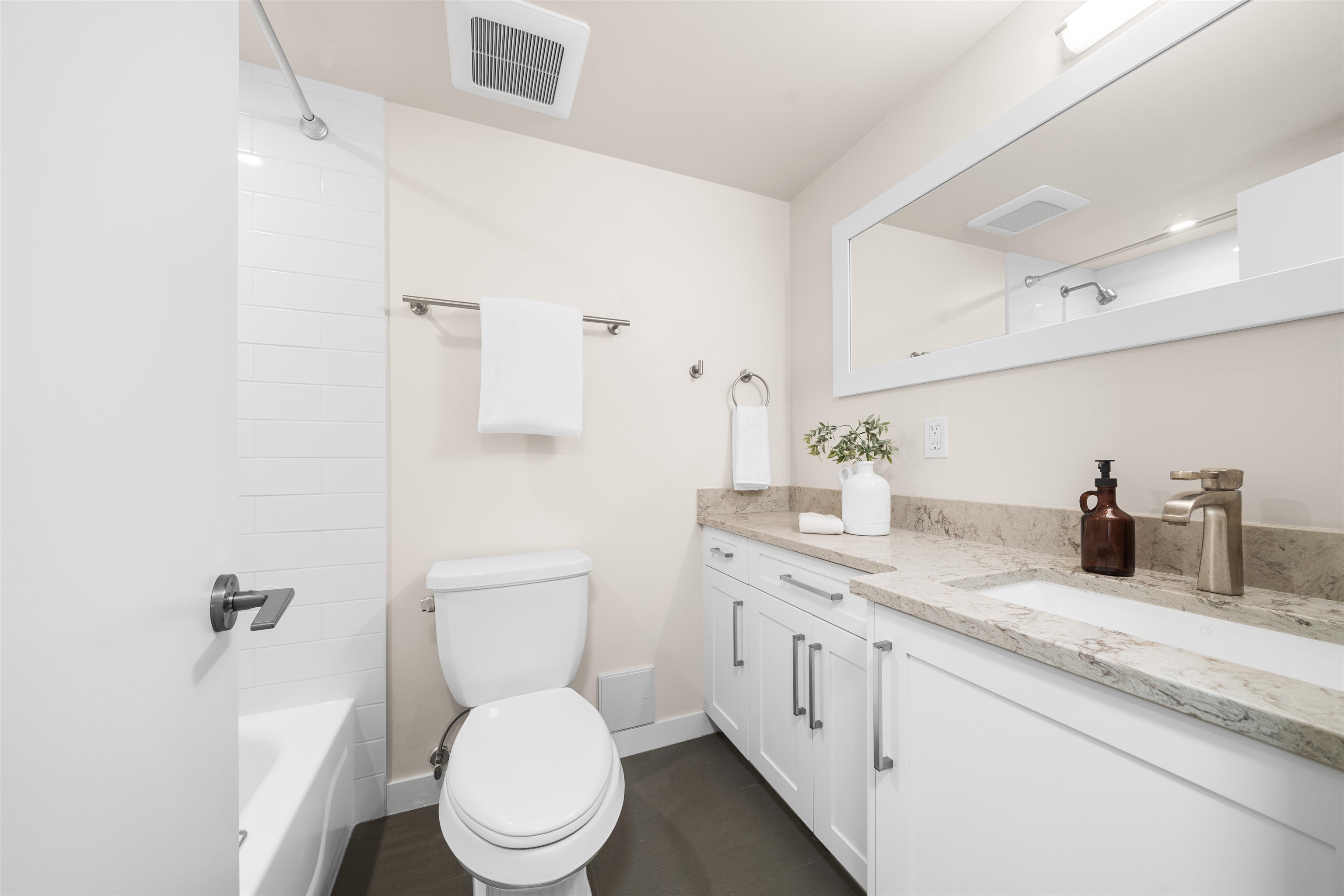 210 2234 1st Avenue - MLS&reg; # R3143472