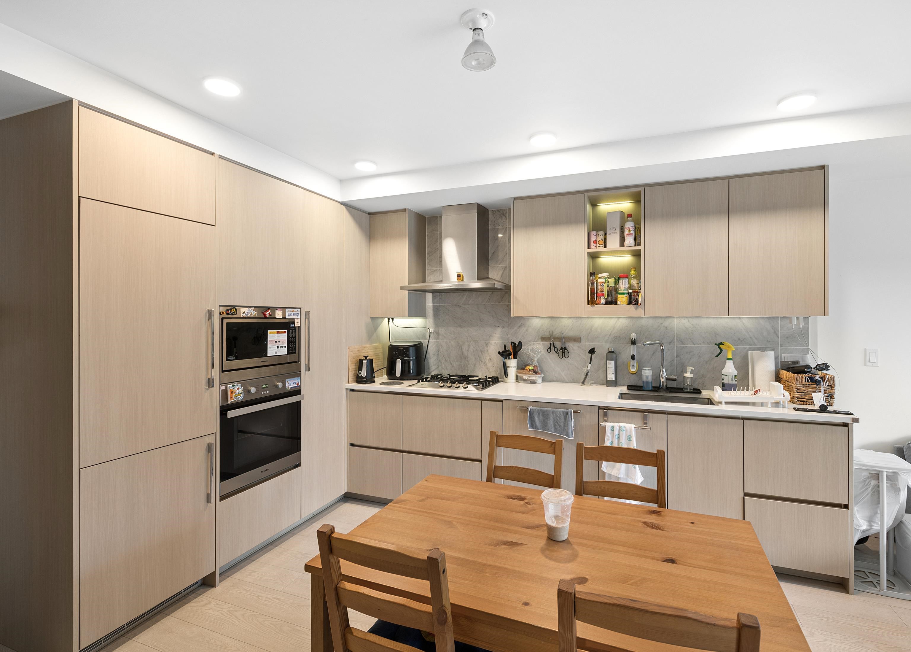 512 433 Marine Drive - MLS&reg; # R3146001