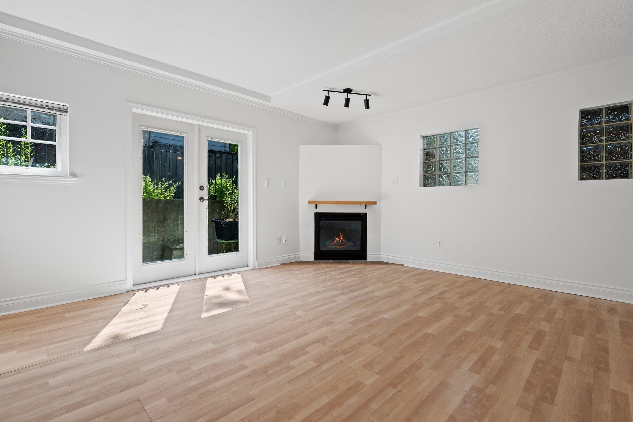  3027 7th Avenue - MLS&reg; # R3146709