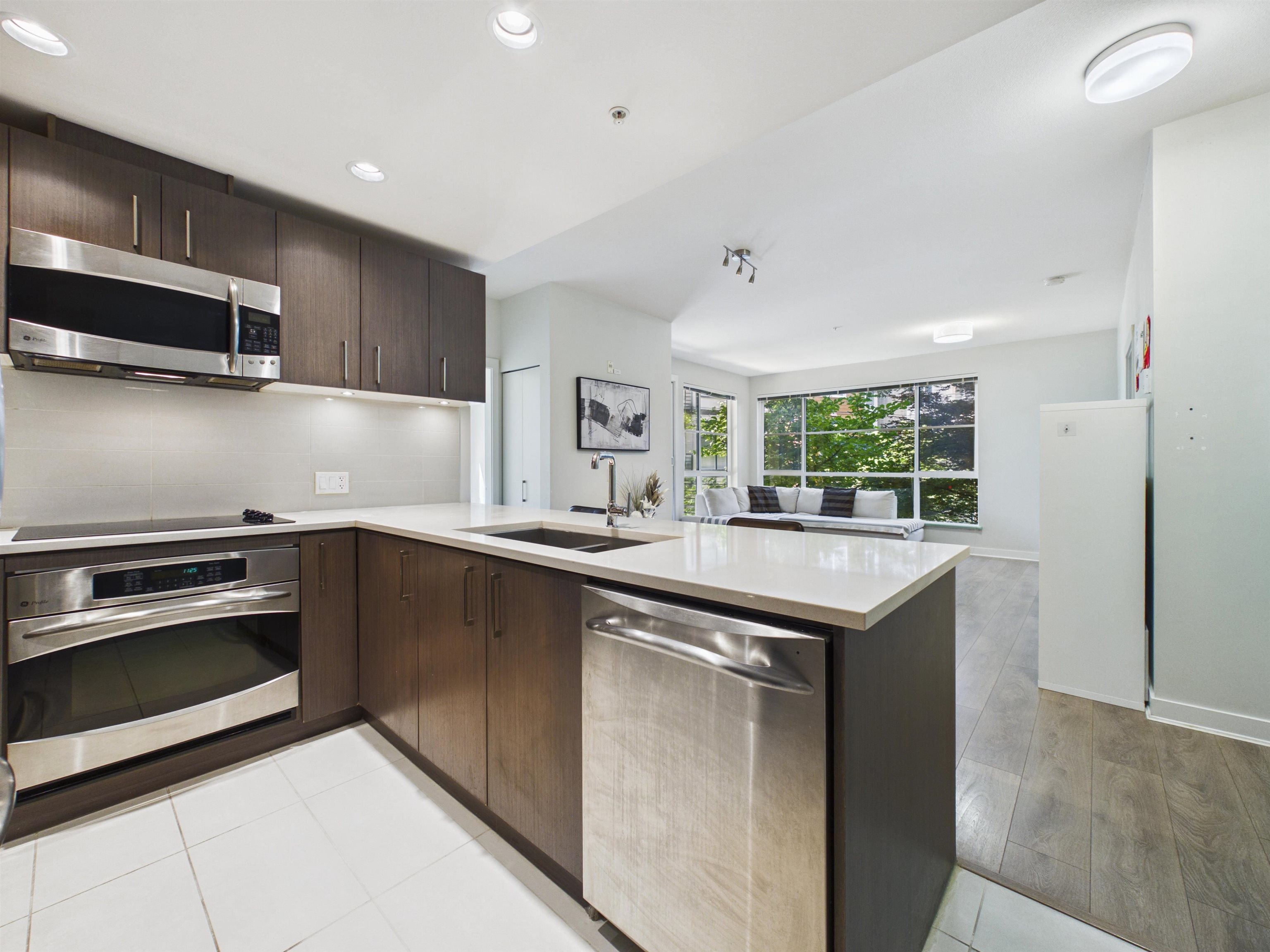 213 5983 Gray Avenue - MLS&reg; # R3147347