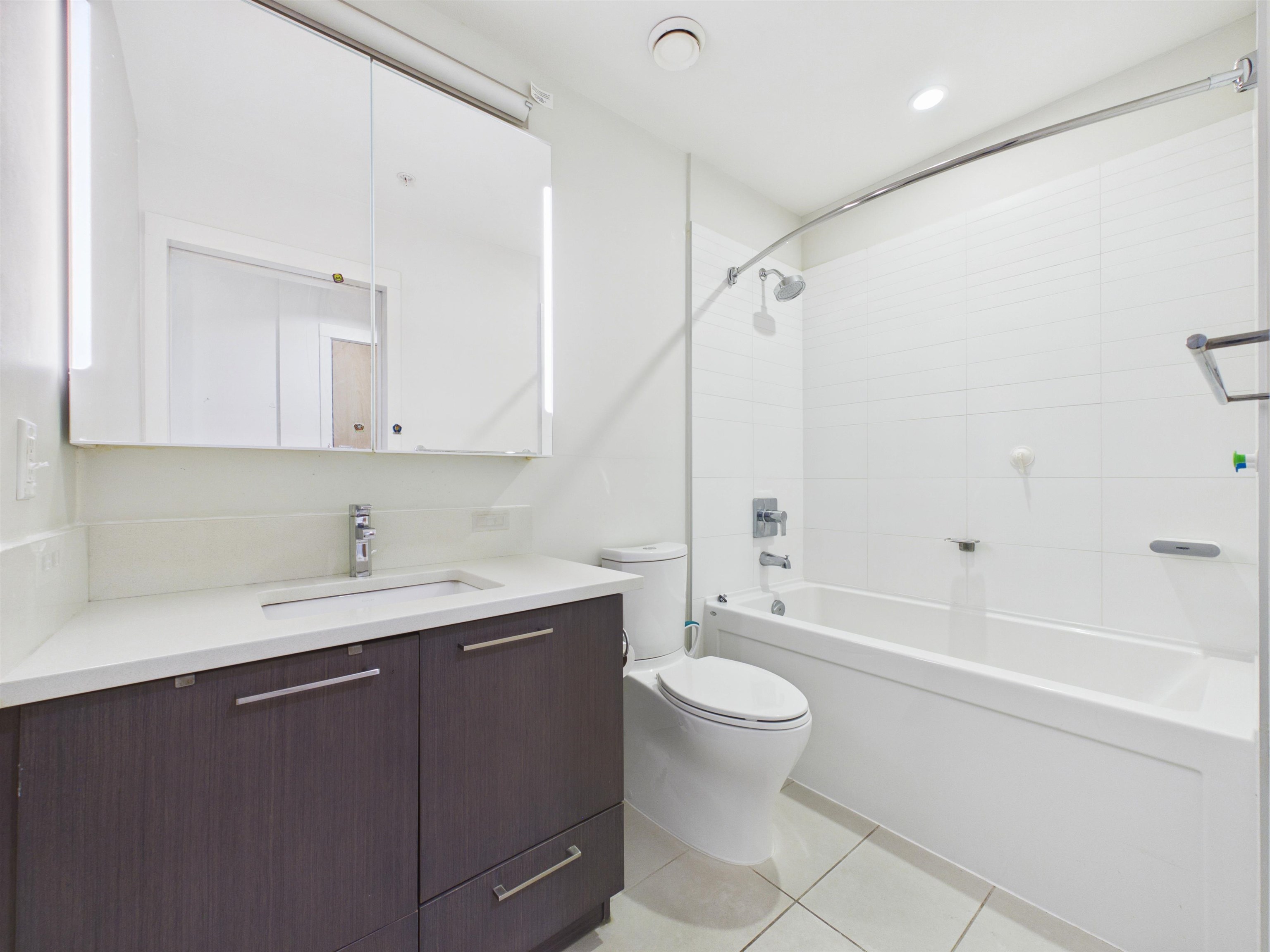 213 5983 Gray Avenue - MLS&reg; # R3147347