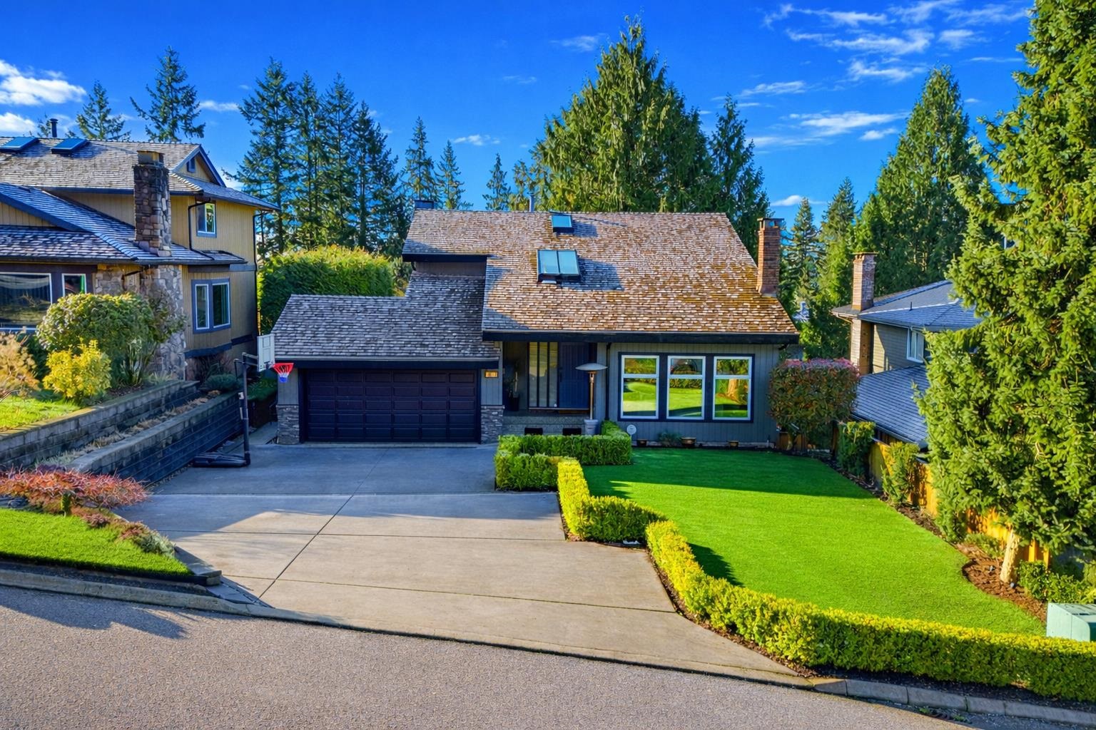  2023 Hill Drive - MLS&reg; # R3148869