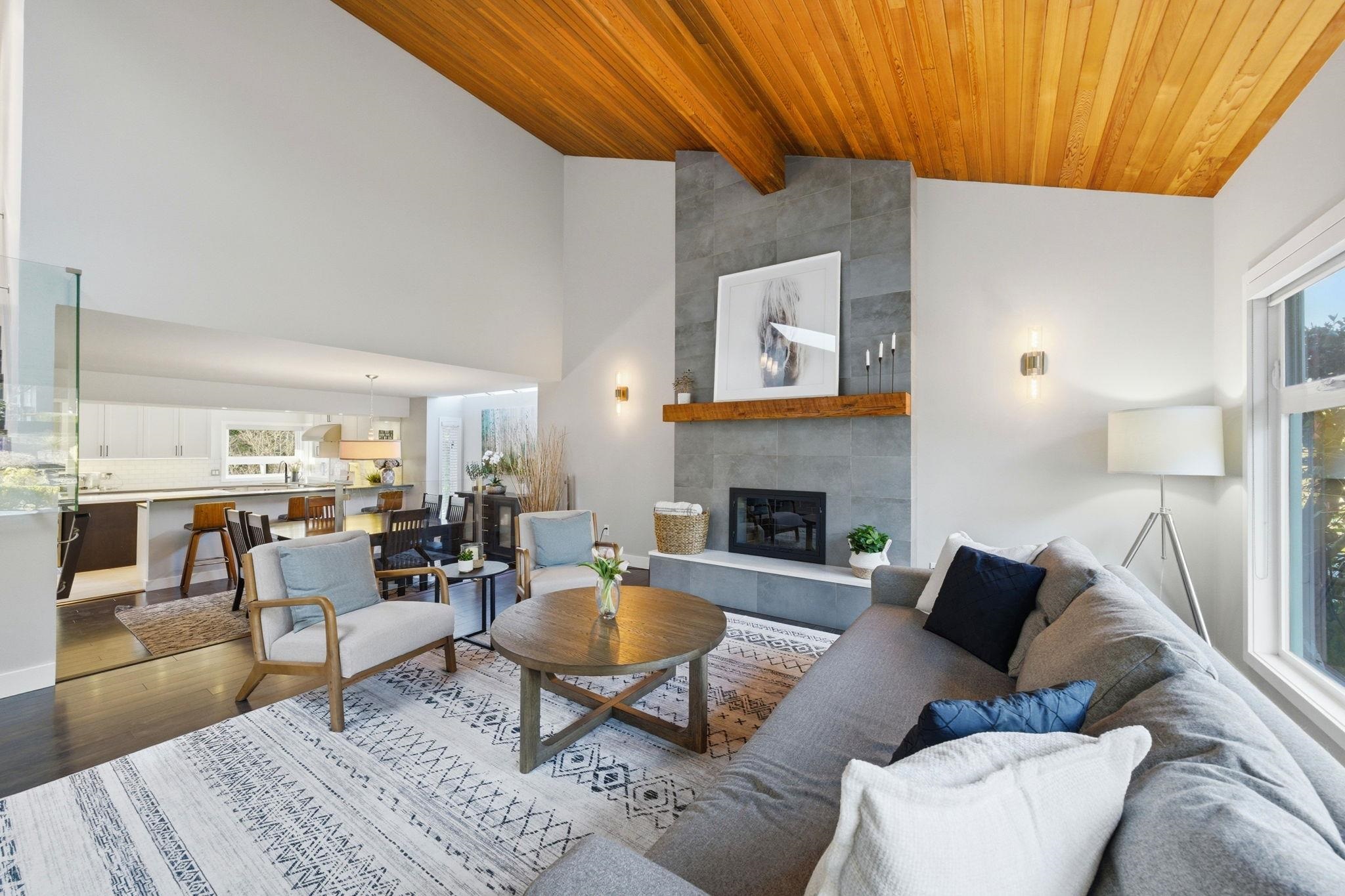  2023 Hill Drive - MLS&reg; # R3148869