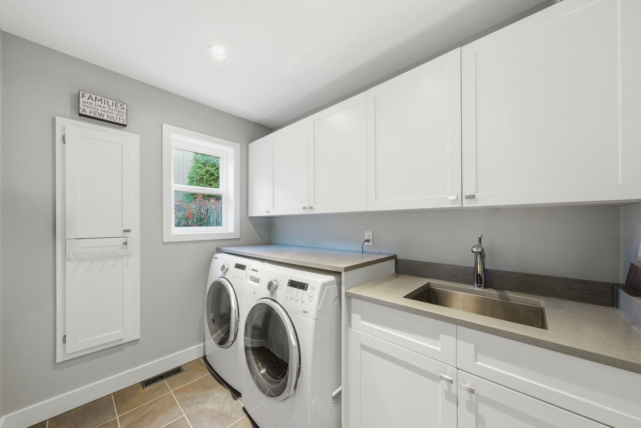  2023 Hill Drive - MLS&reg; # R3148869