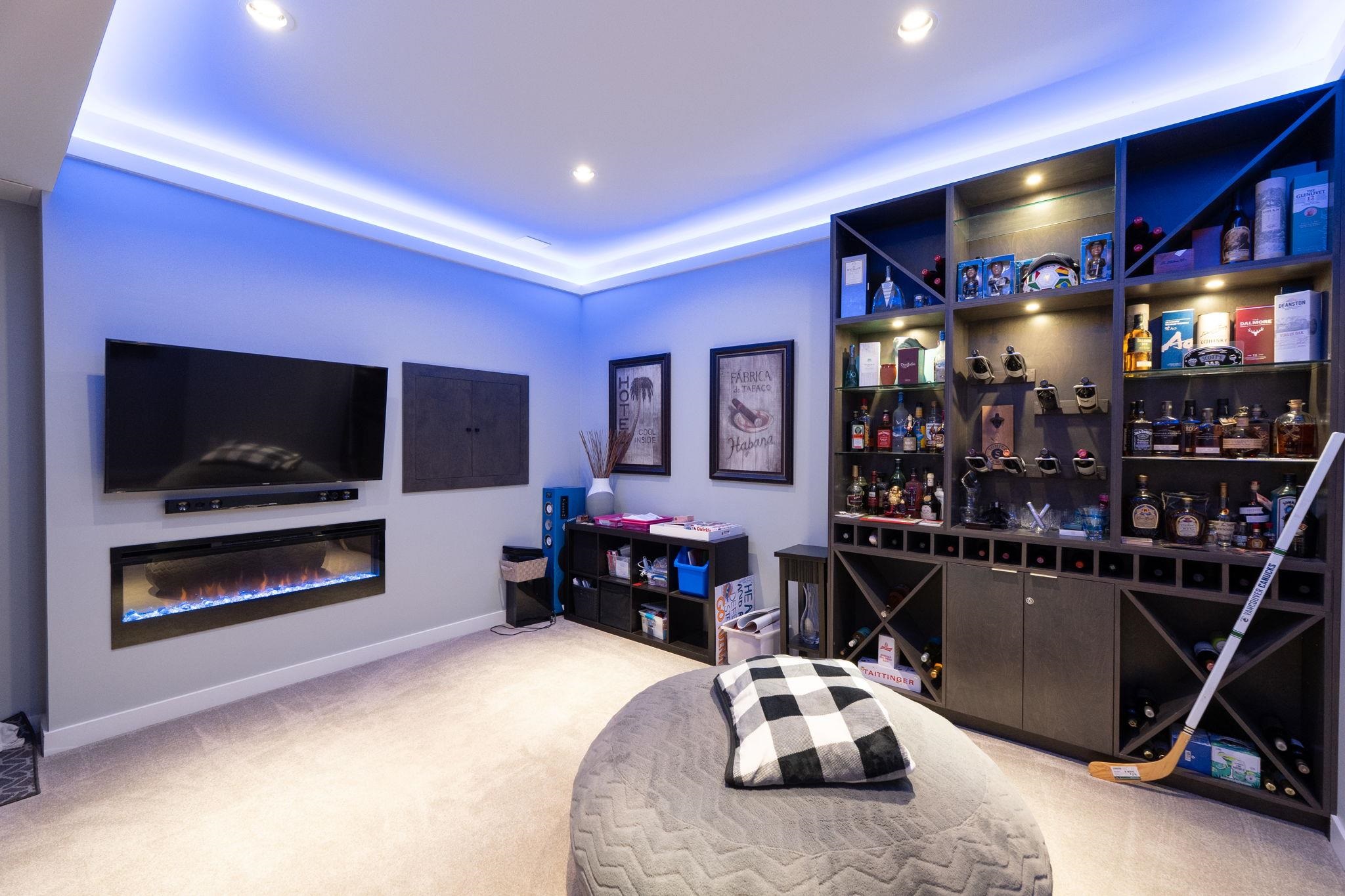  2023 Hill Drive - MLS&reg; # R3148869