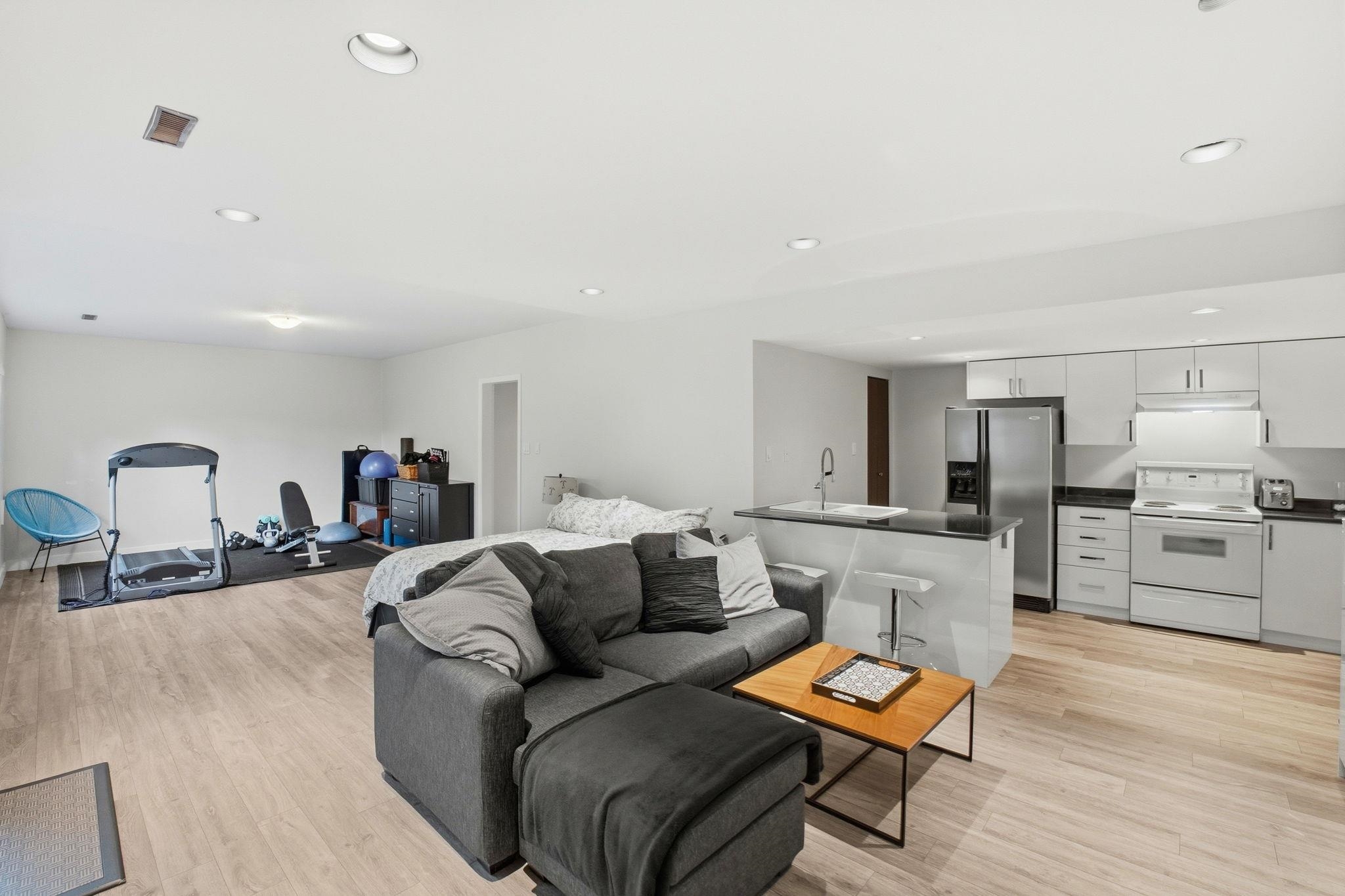  2023 Hill Drive - MLS&reg; # R3148869