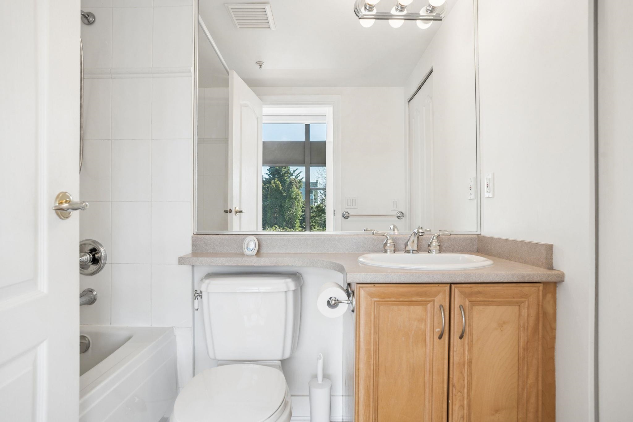 305 2119 Yew Street - MLS&reg; # R3149072