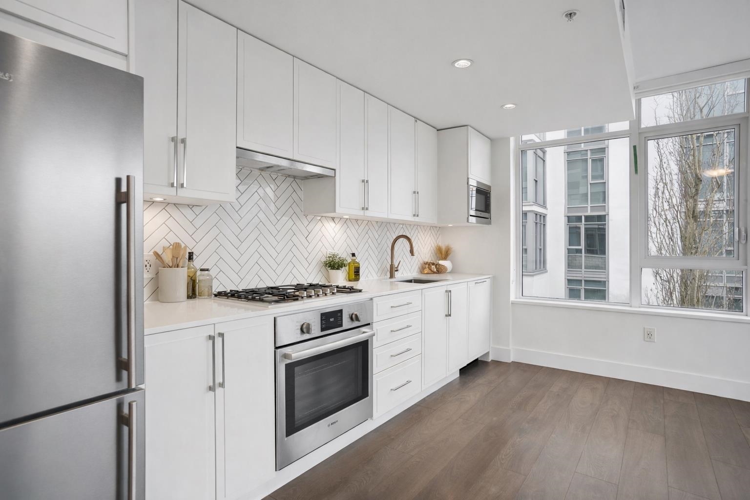 302 2455 Kingsway  - MLS&reg; # R3150943