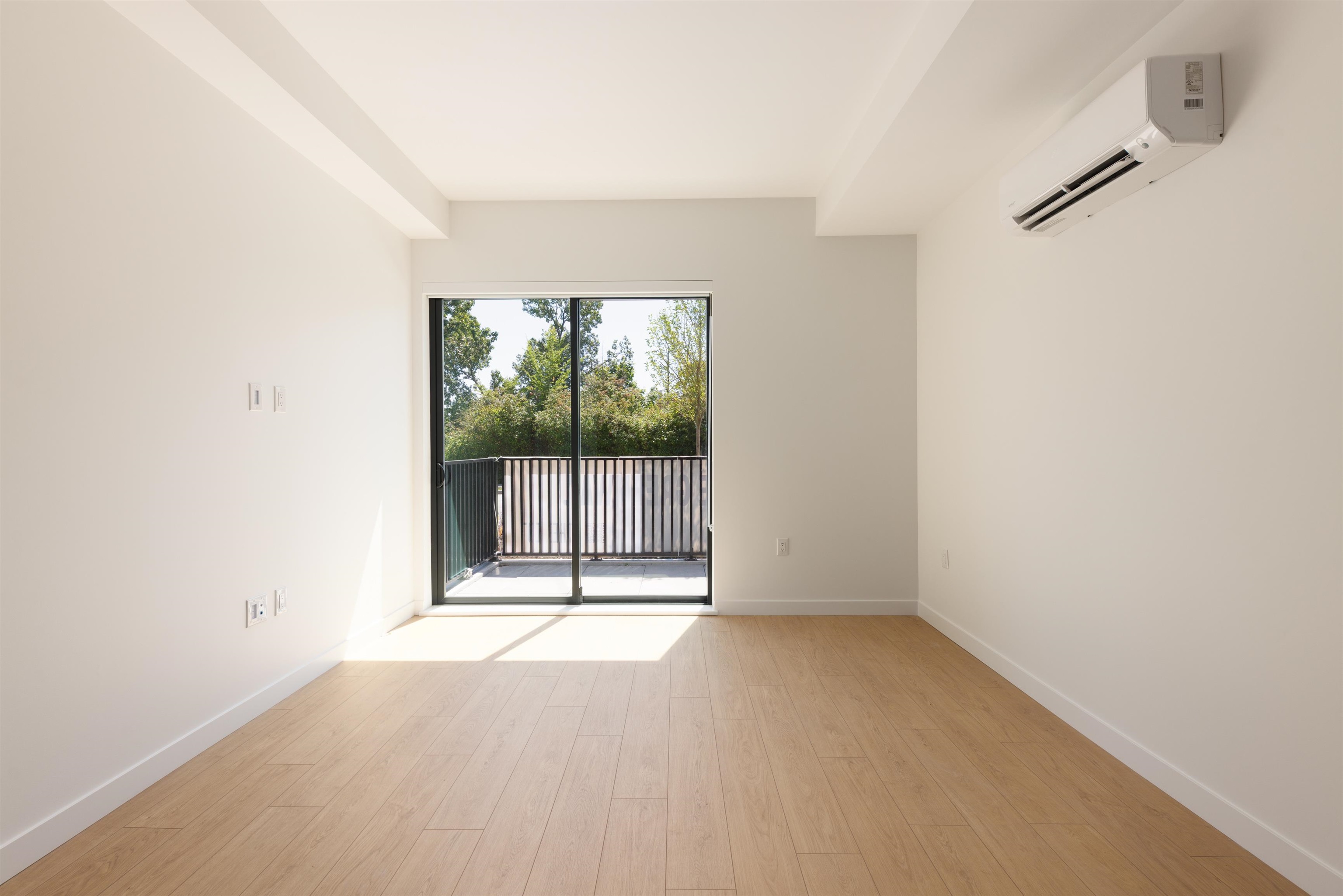  2407 Grandview Highway - MLS&reg; # R3151691