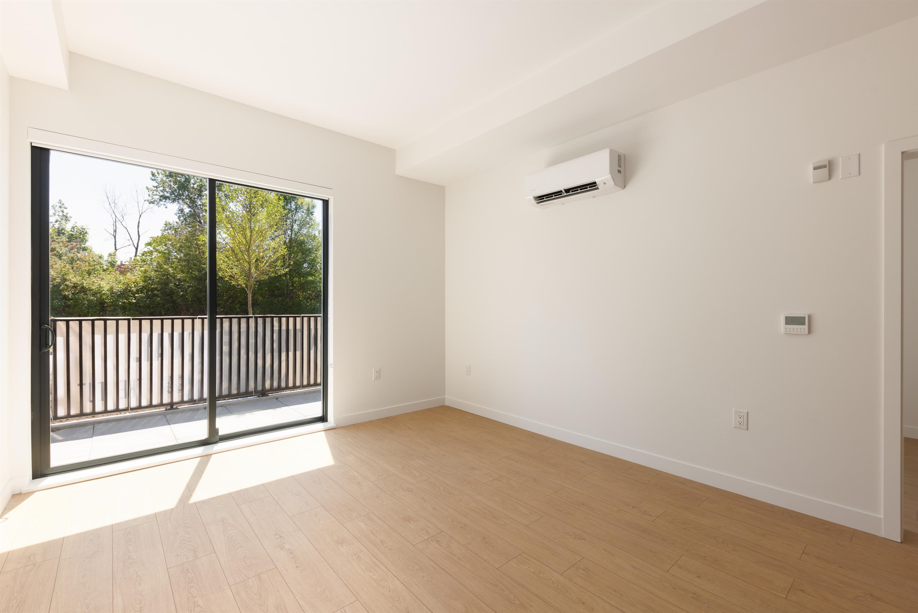  2407 Grandview Highway - MLS&reg; # R3151691
