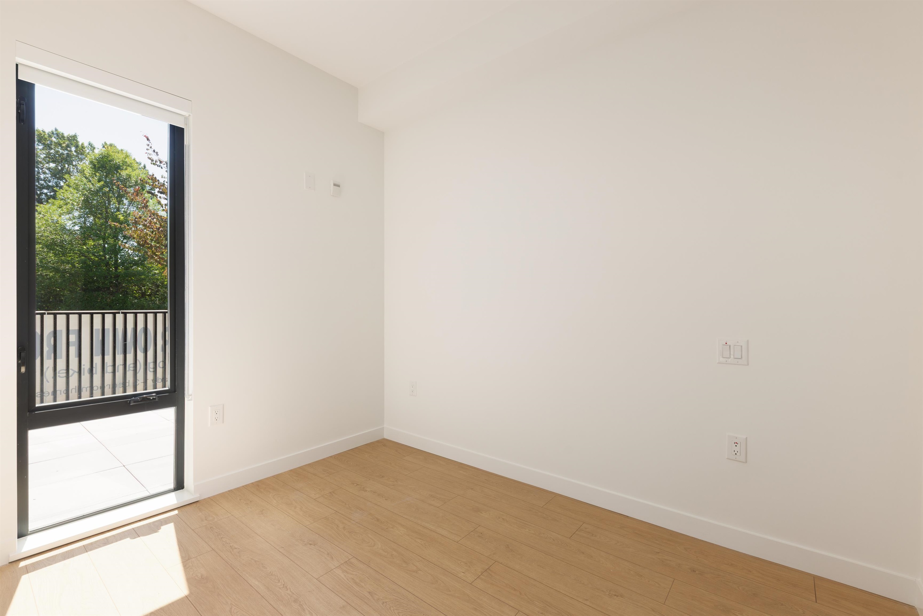  2407 Grandview Highway - MLS&reg; # R3151691