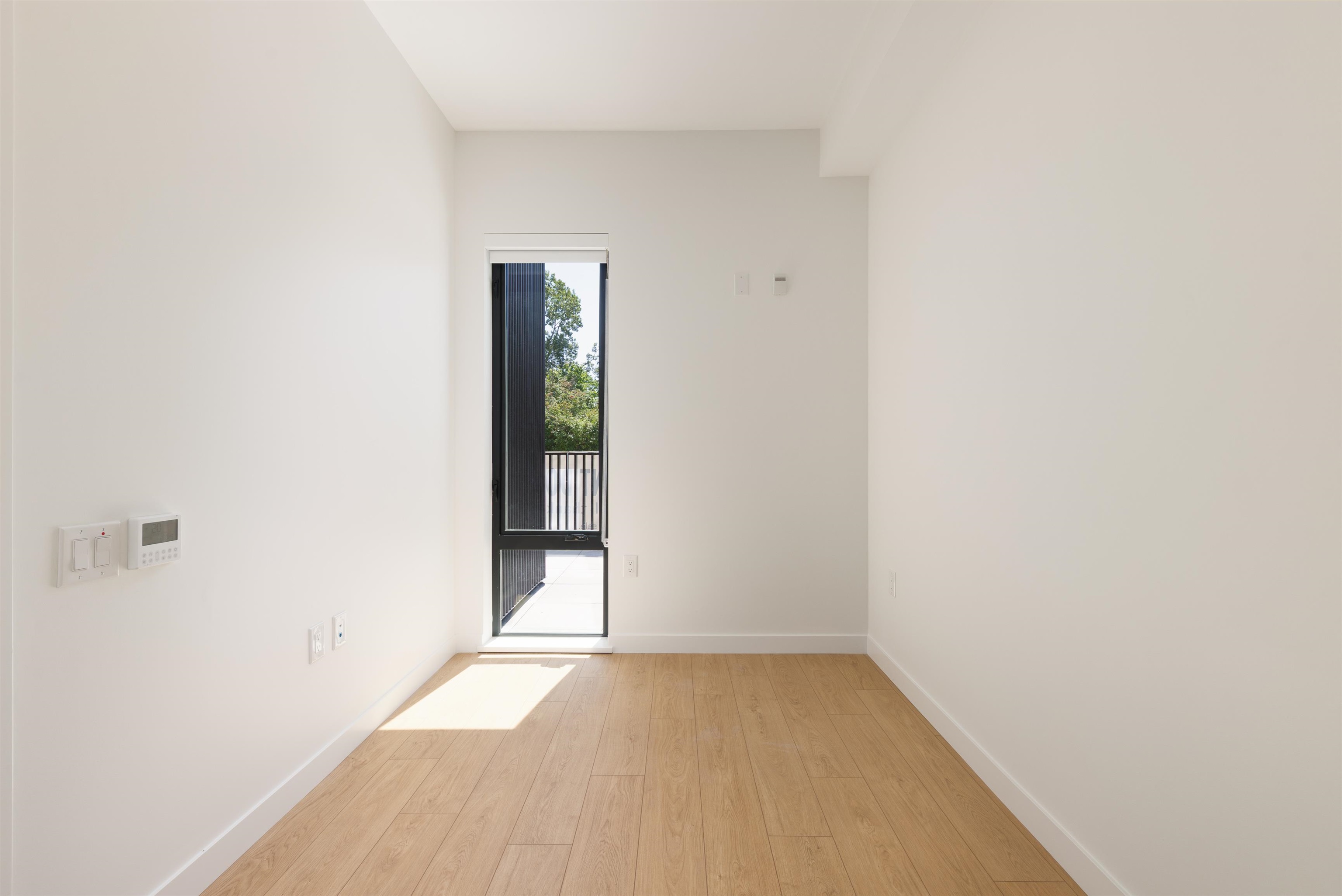  2407 Grandview Highway - MLS&reg; # R3151691