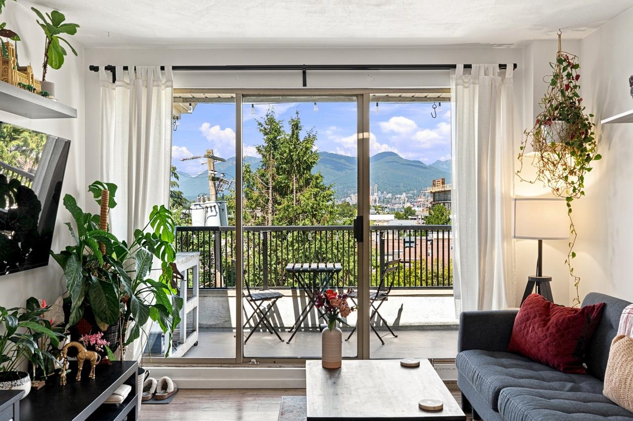 401 1099 Broadway  - MLS&reg; # R3152194