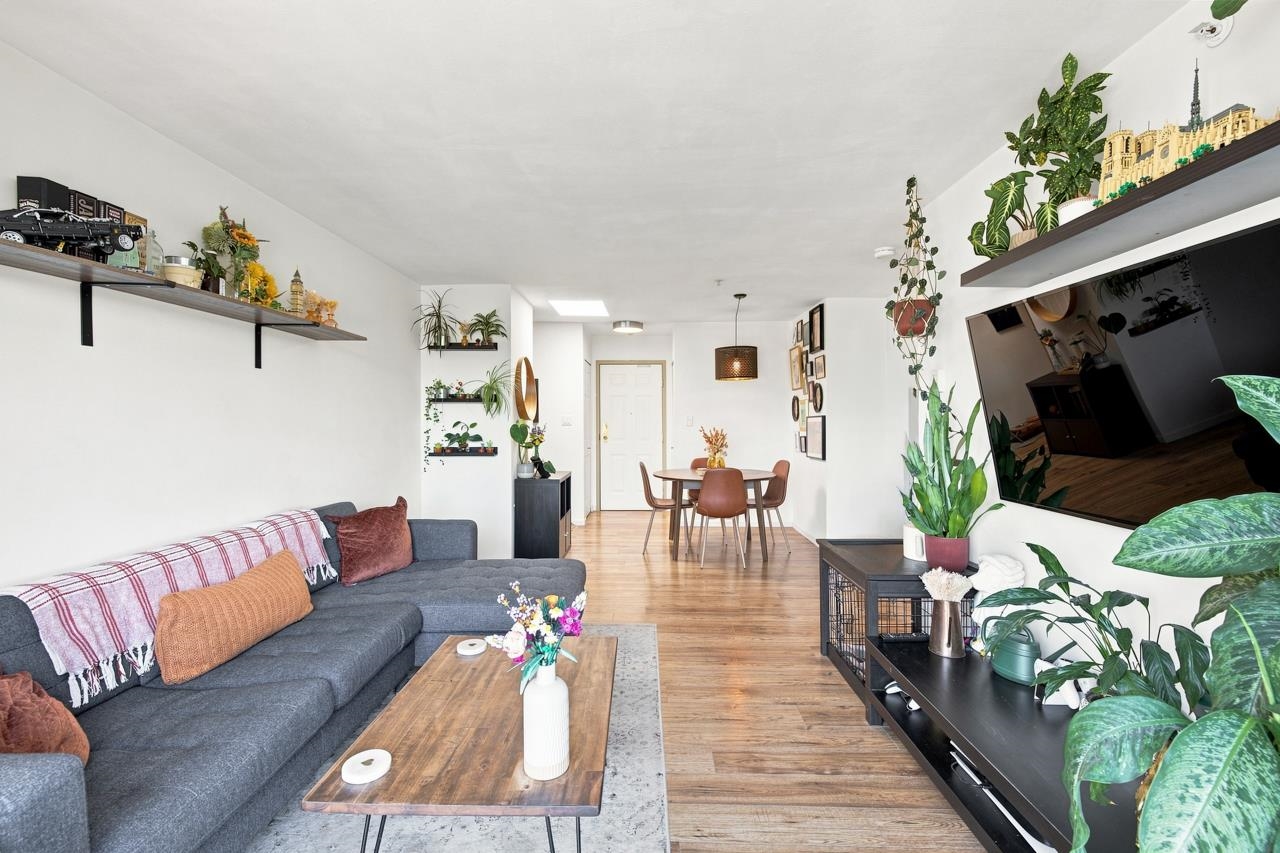 401 1099 Broadway  - MLS&reg; # R3152194