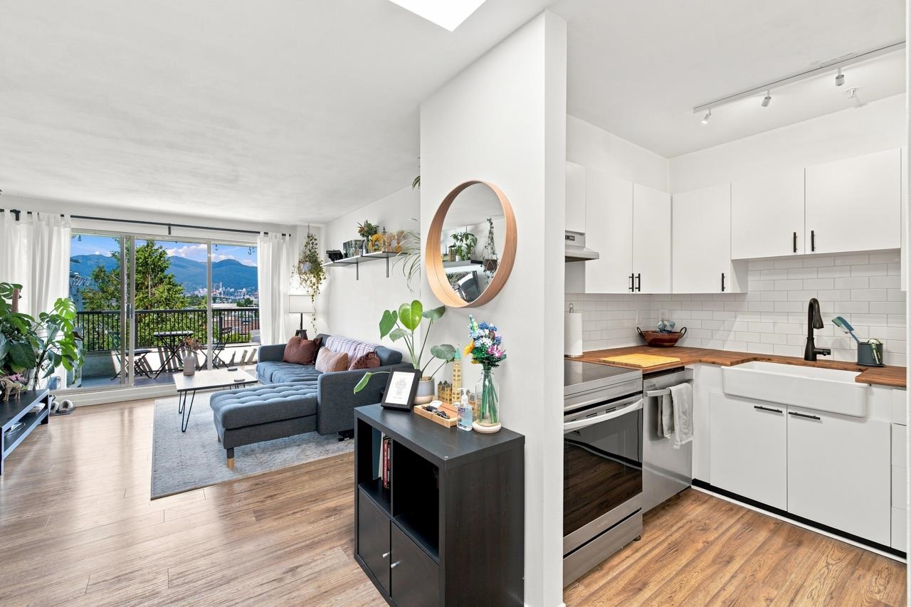 401 1099 Broadway  - MLS&reg; # R3152194