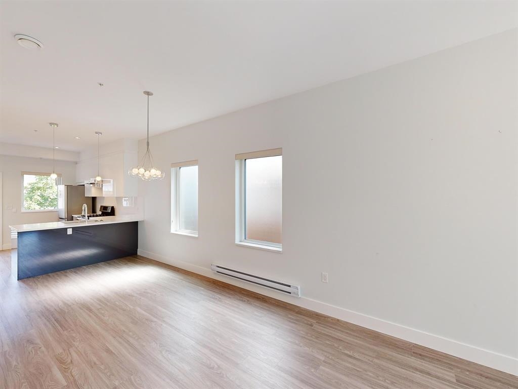  2731 Duke St  - MLS&reg; # R3154915