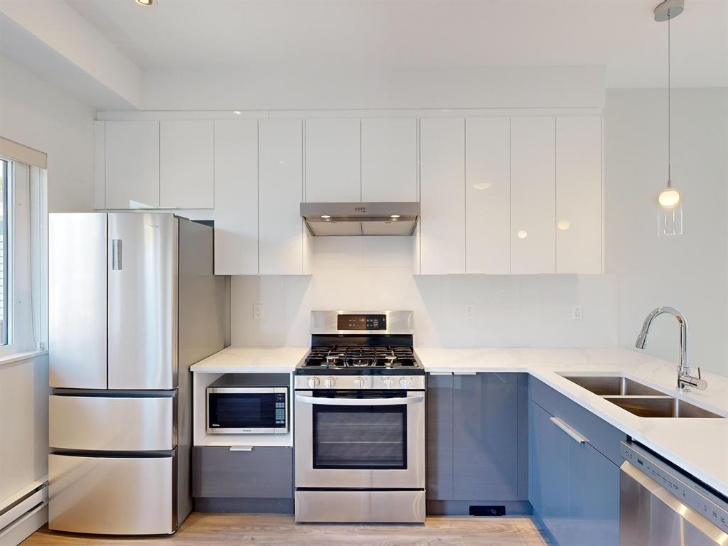  2731 Duke St  - MLS&reg; # R3154915