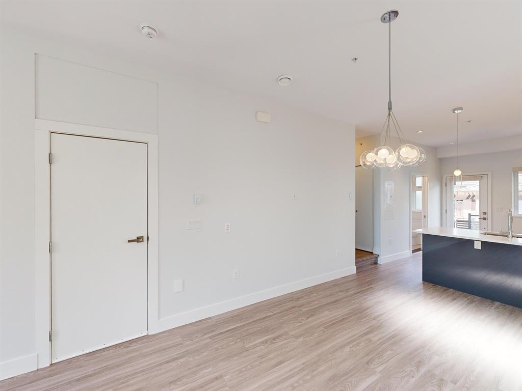  2731 Duke St  - MLS&reg; # R3154915
