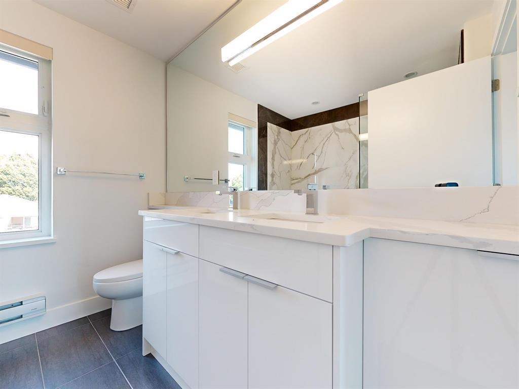  2731 Duke St  - MLS&reg; # R3154915