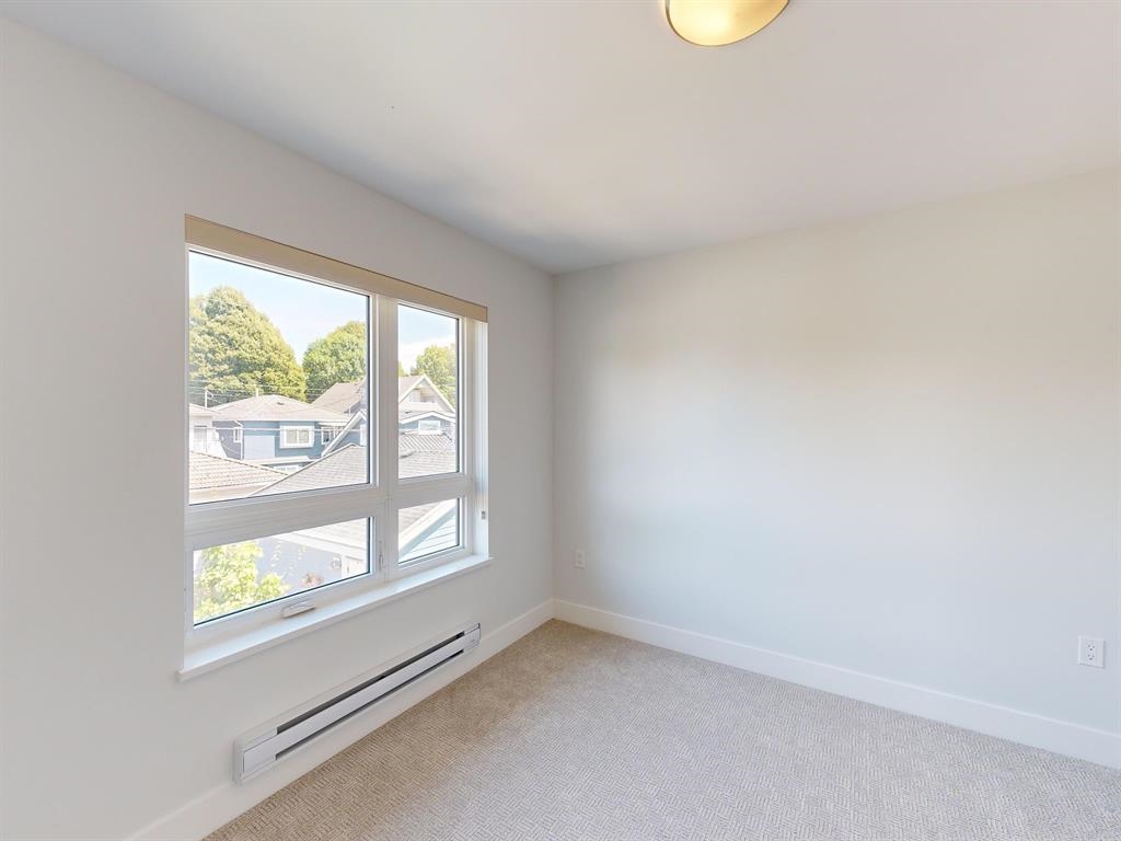  2731 Duke St  - MLS&reg; # R3154915