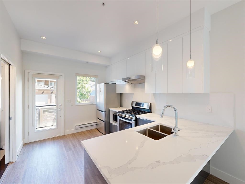  2731 Duke St  - MLS&reg; # R3154915