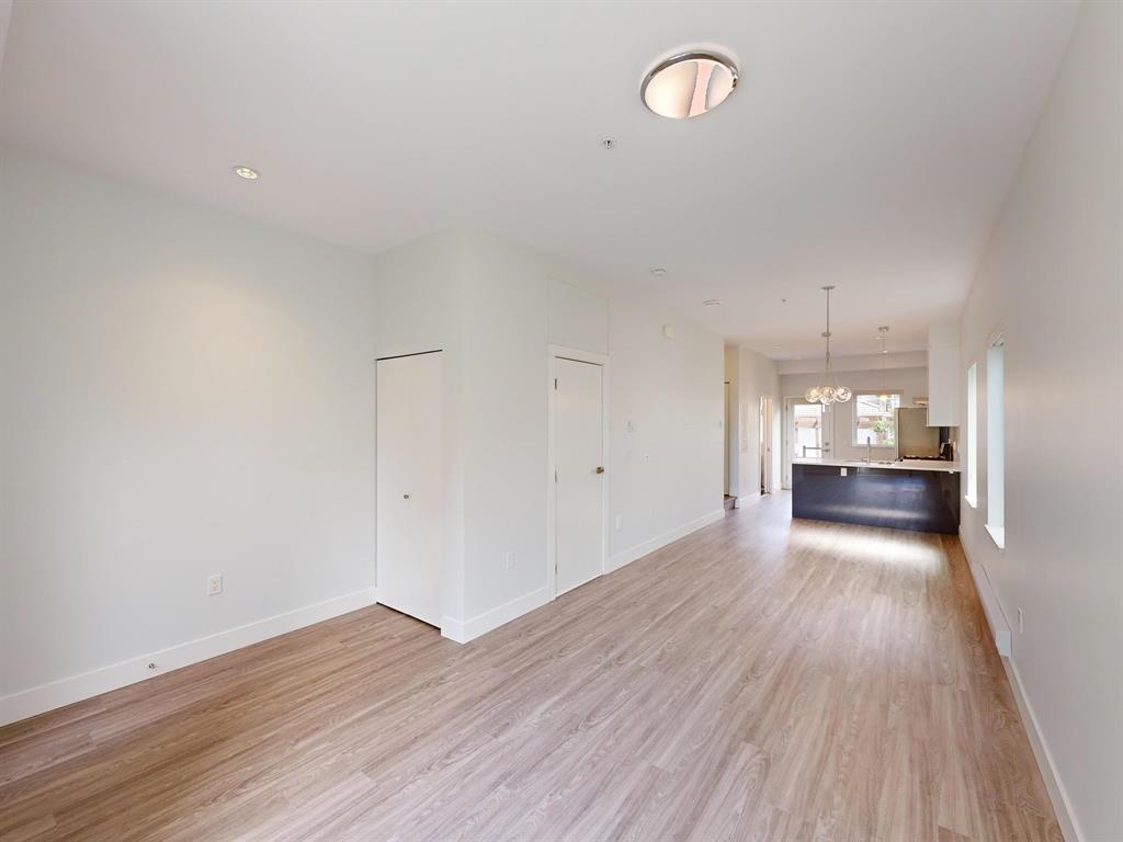 2731 Duke St  - MLS&reg; # R3154915