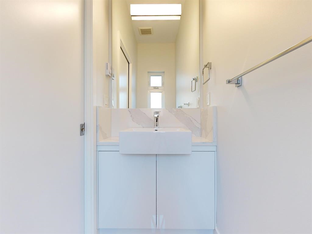  2731 Duke St  - MLS&reg; # R3154915