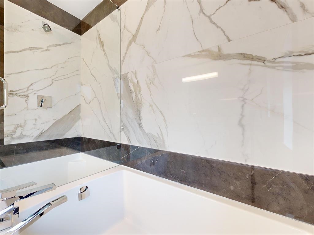  2731 Duke St  - MLS&reg; # R3154915
