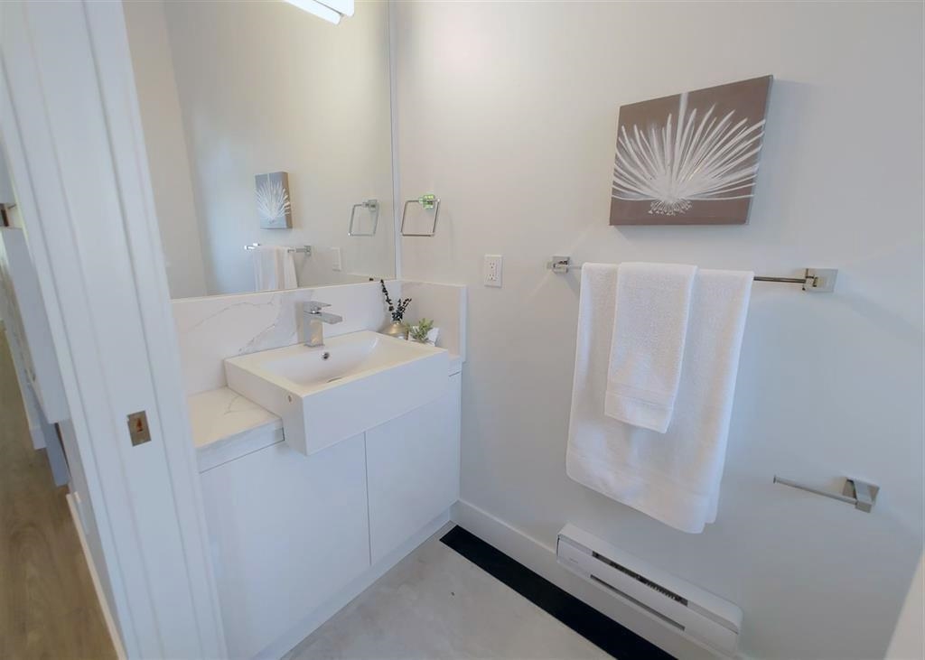  2731 Duke St  - MLS&reg; # R3154915