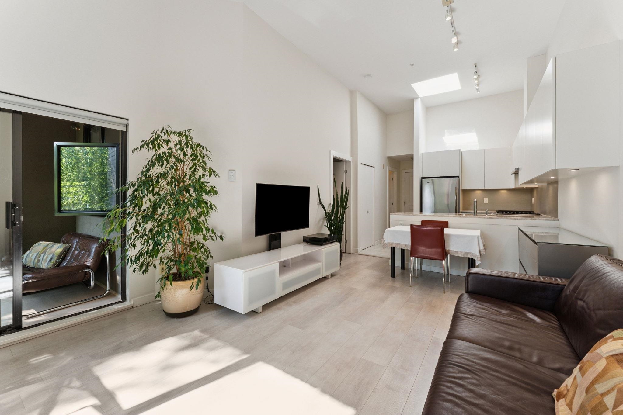 411 2181 10th Avenue - MLS&reg; # R3155073