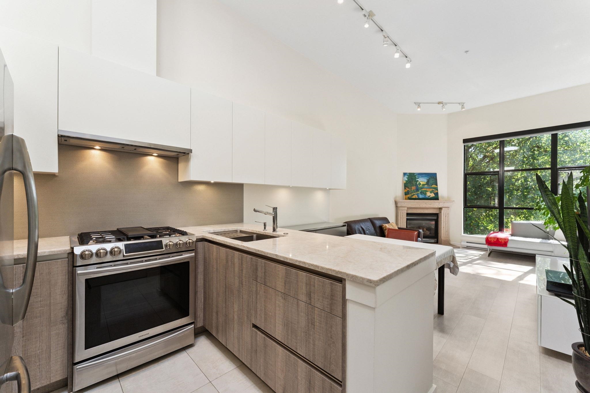 411 2181 10th Avenue - MLS&reg; # R3155073