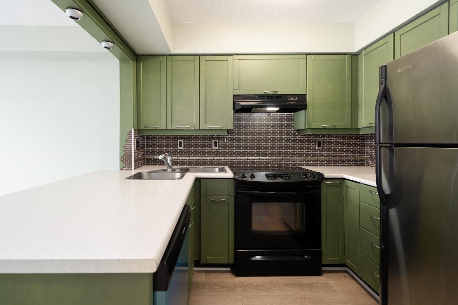  1099 Broadway  - MLS&reg; # R3156623