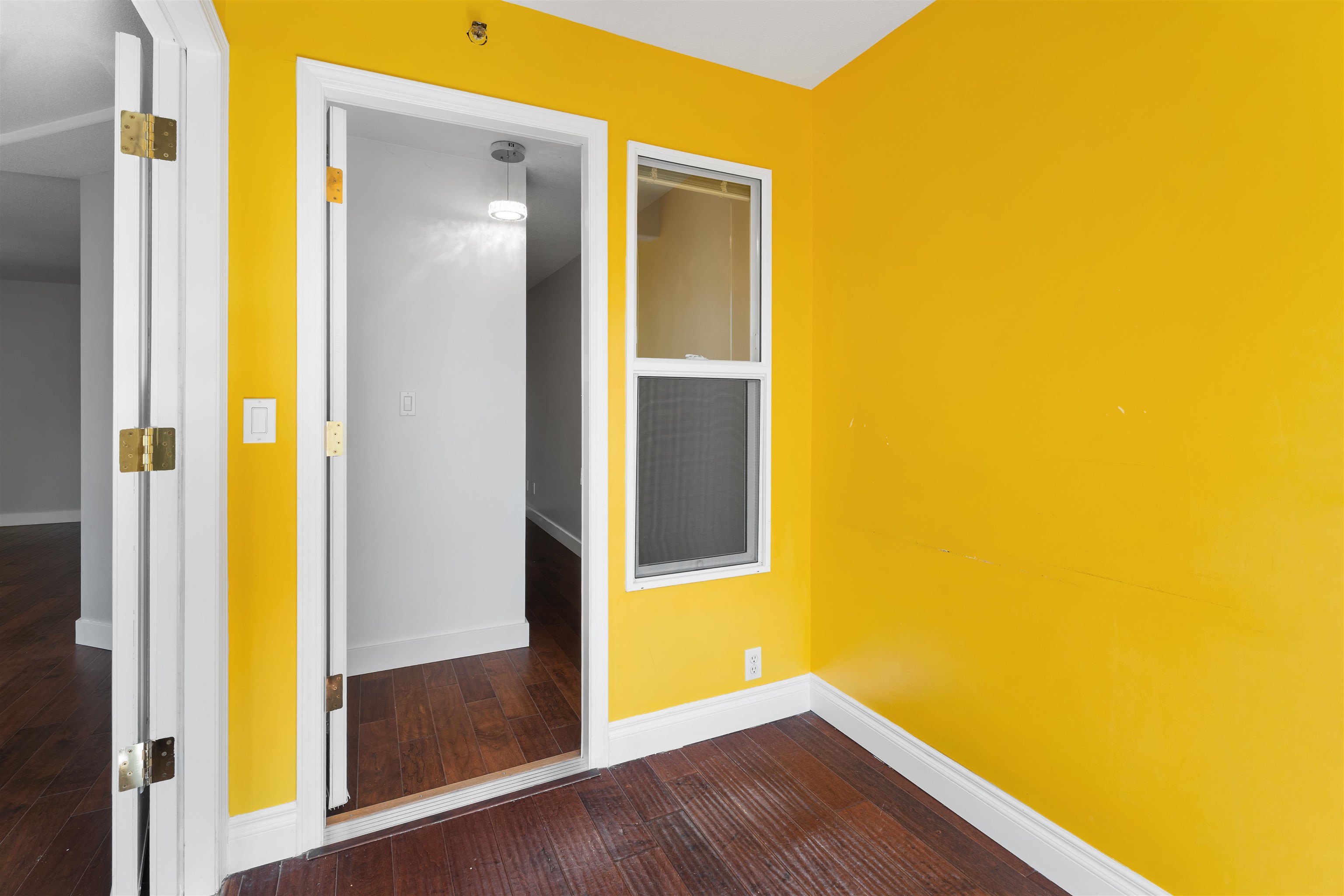 211 5723 Balsam Street - MLS&reg; # R3159453