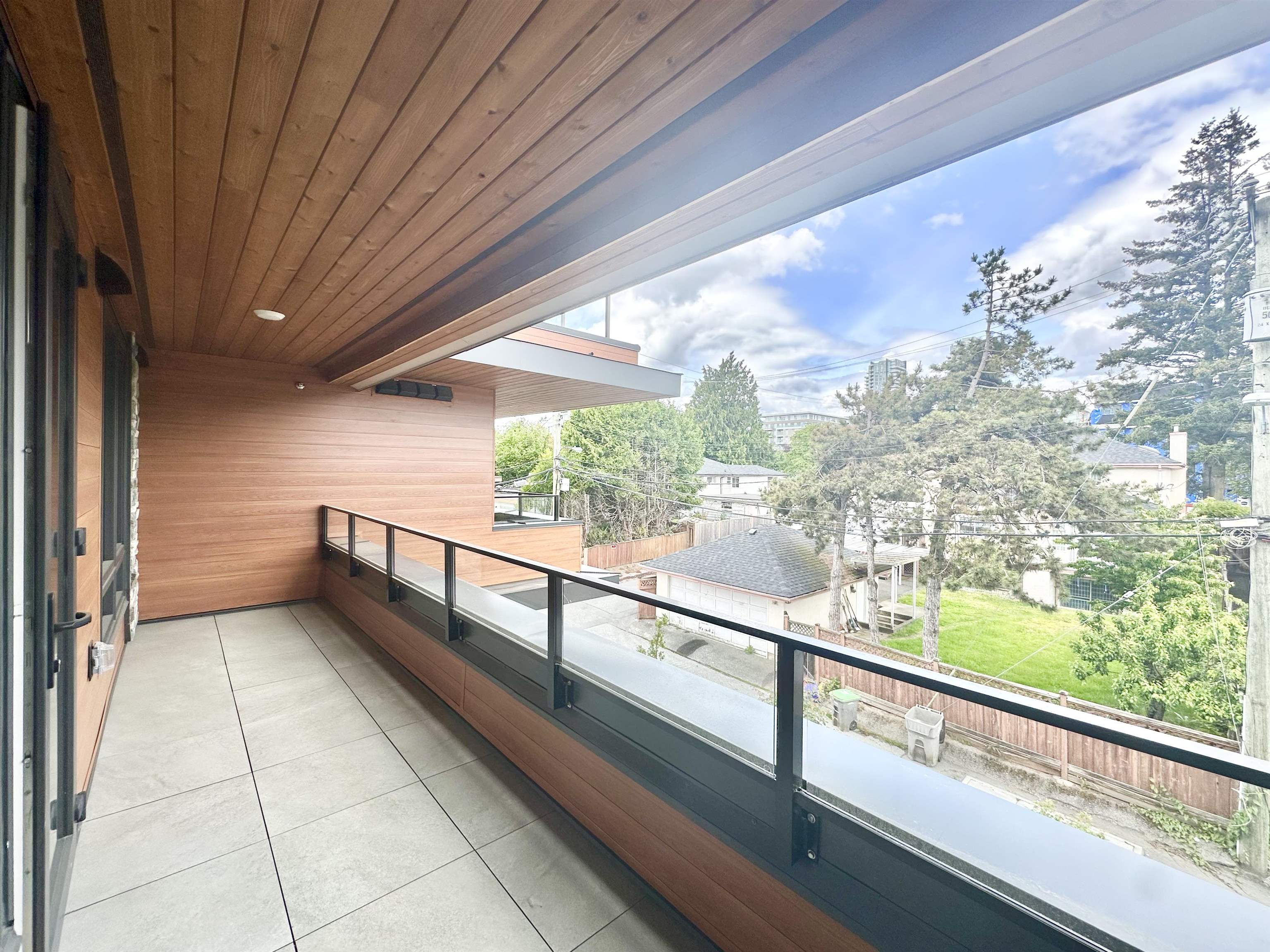 303 485 63rd Ave  - MLS&reg; # R3159838