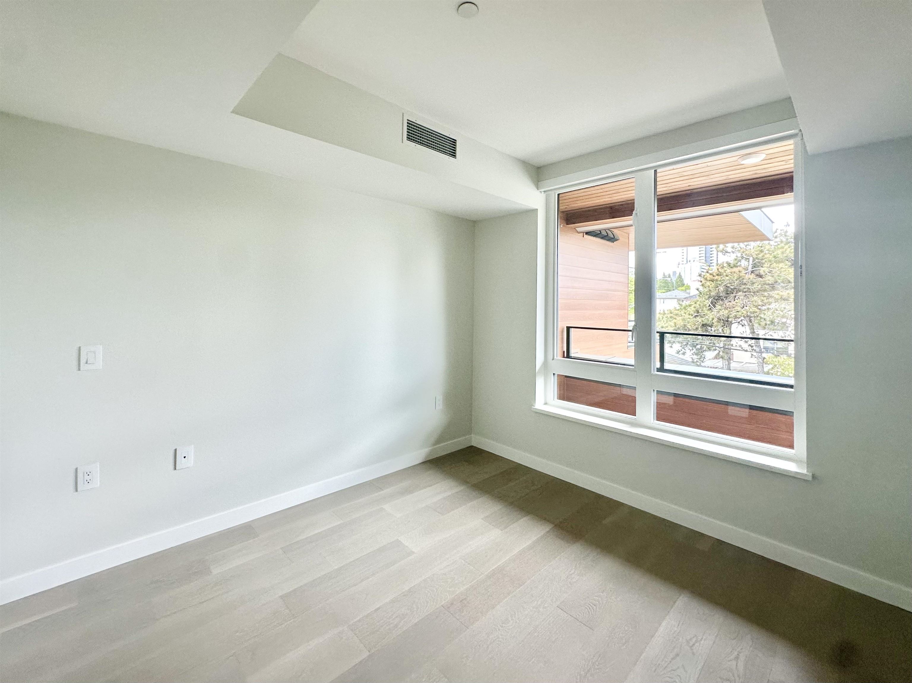 303 485 63rd Ave  - MLS&reg; # R3159838