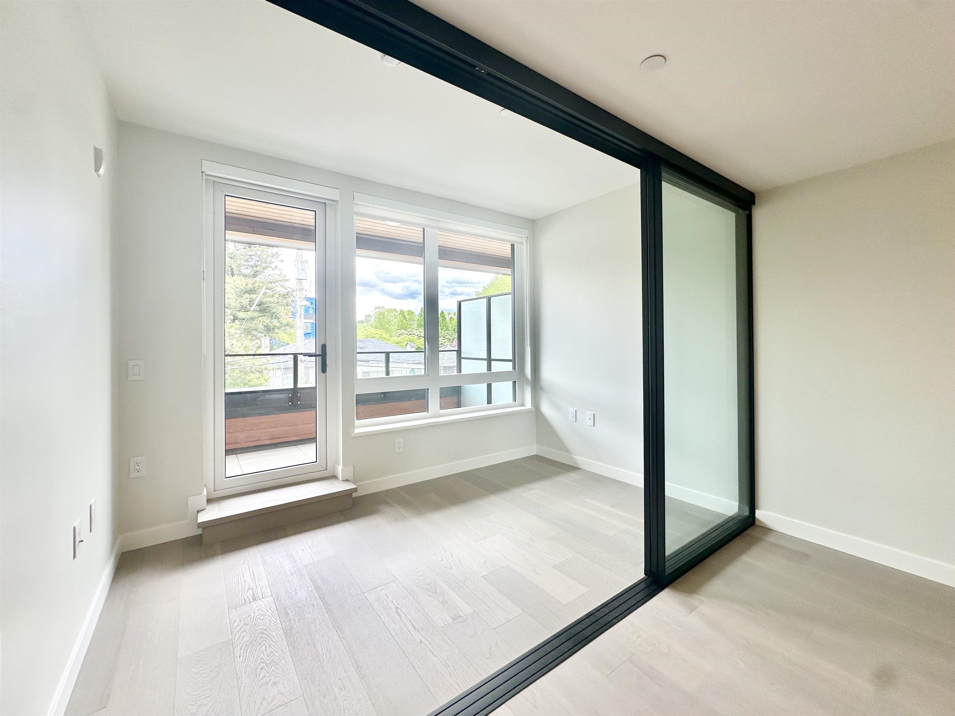 303 485 63rd Ave  - MLS&reg; # R3159838