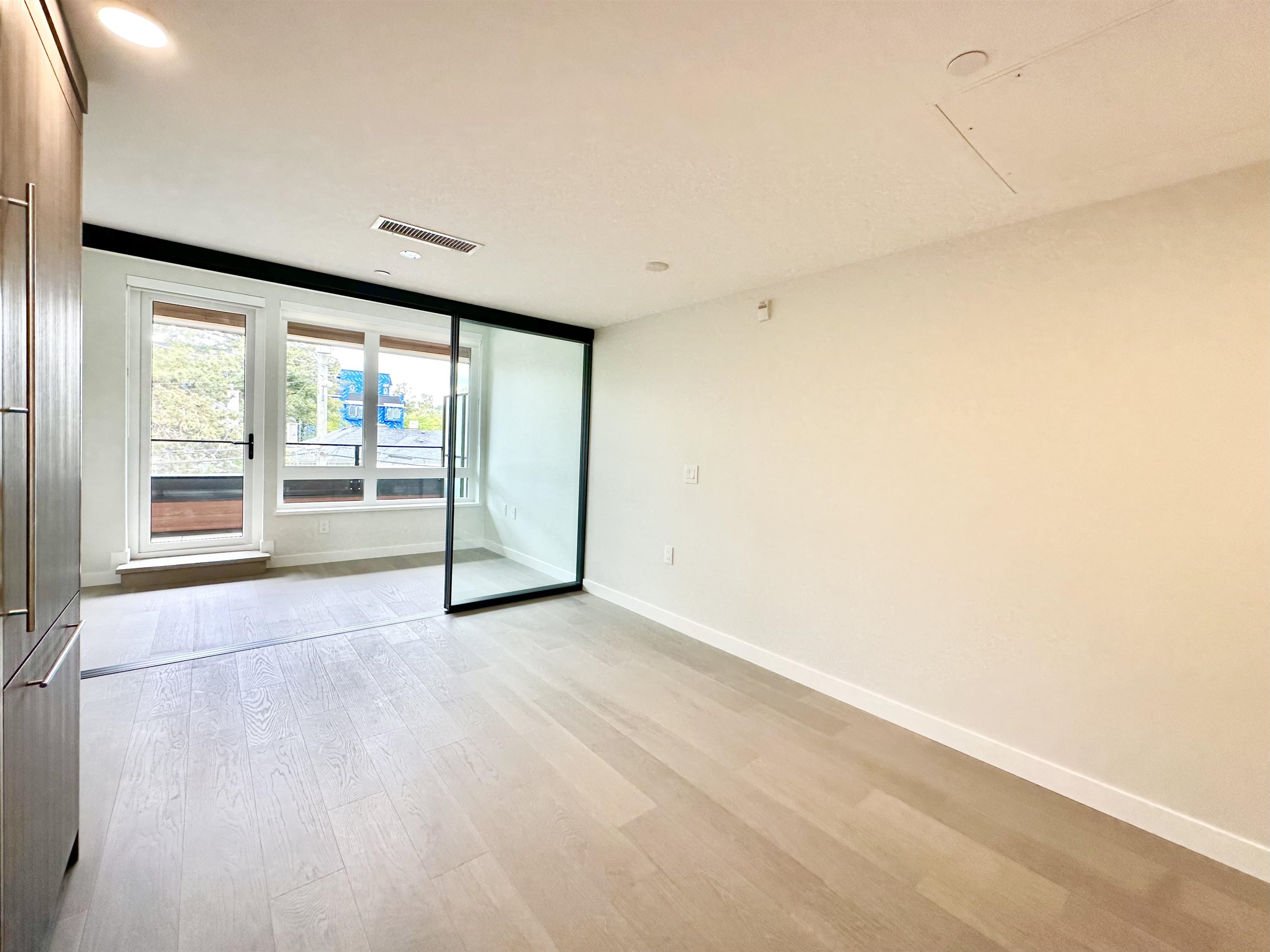 303 485 63rd Ave  - MLS&reg; # R3159838