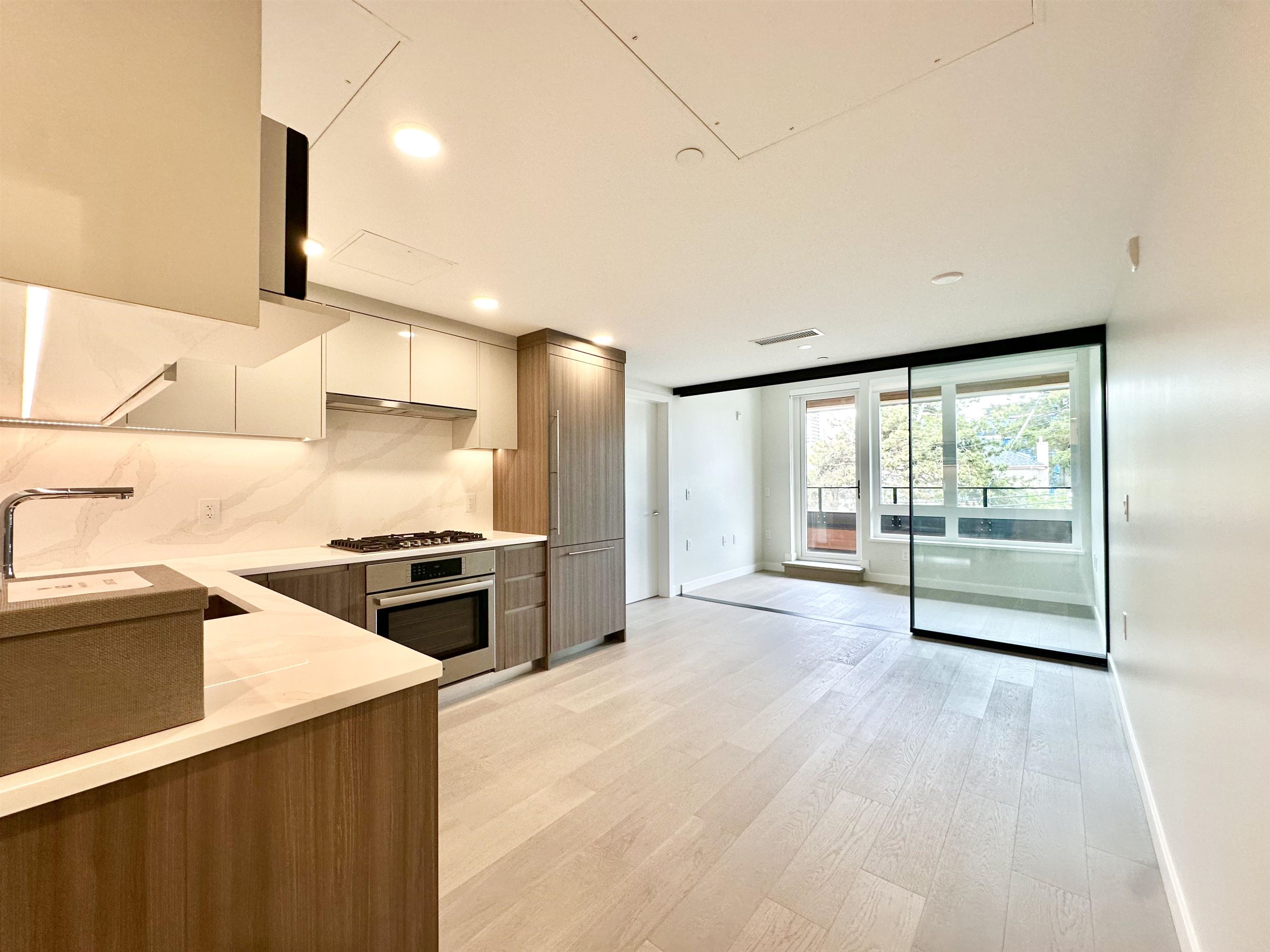 303 485 63rd Ave  - MLS&reg; # R3159838