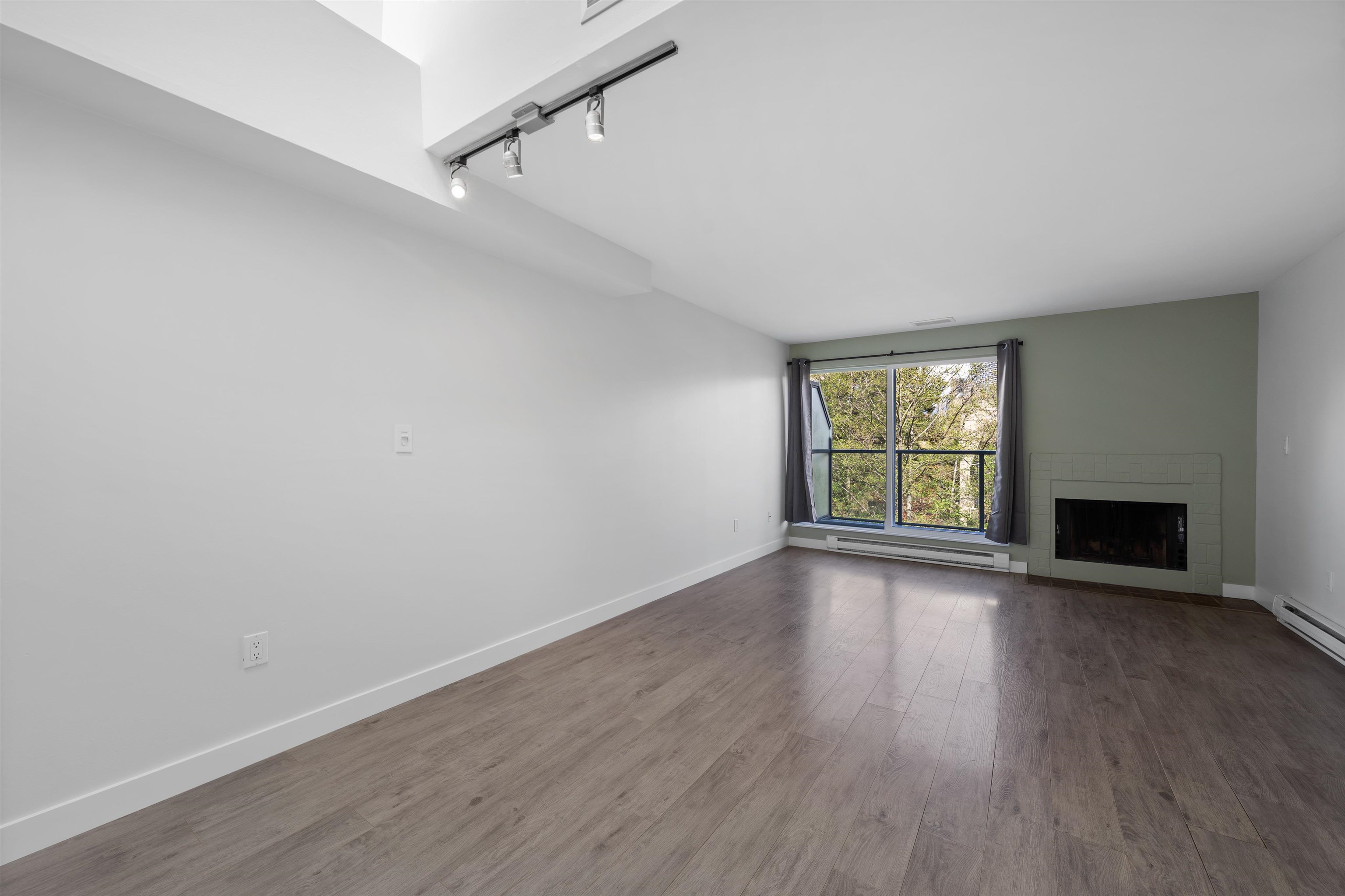 3 1355 4th Avenue - MLS&reg; # R3160564