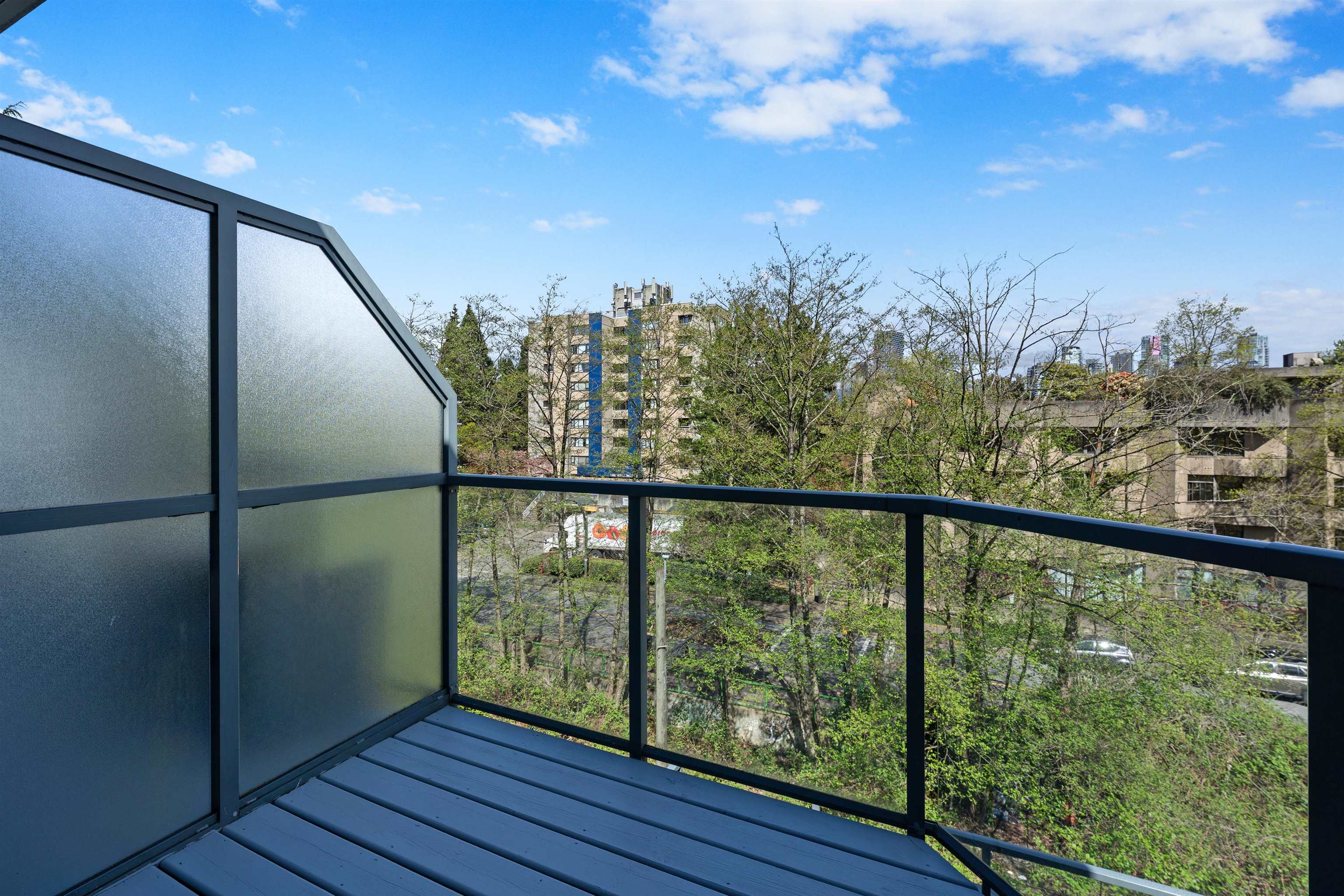3 1355 4th Avenue - MLS&reg; # R3160564