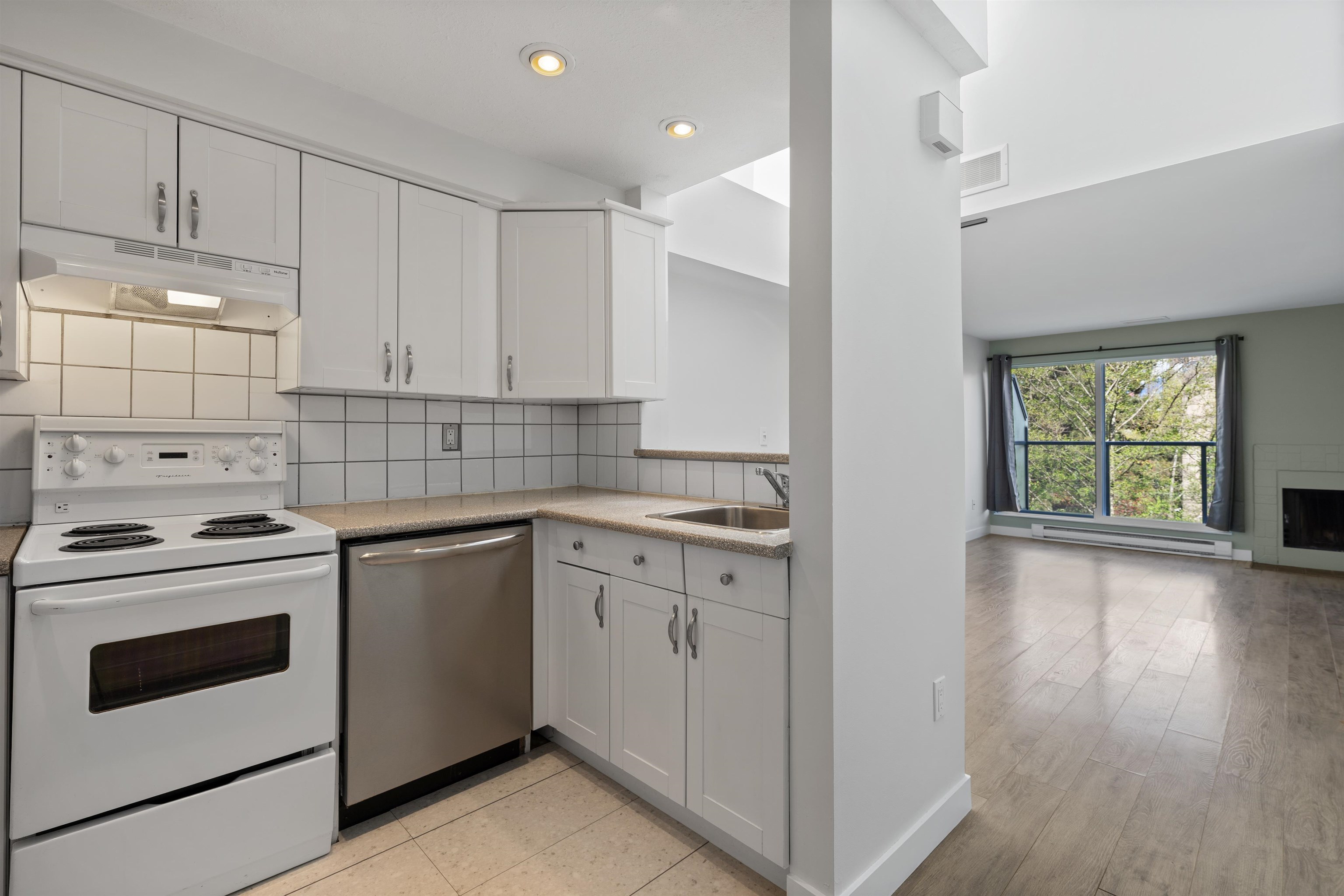 3 1355 4th Avenue - MLS&reg; # R3160564
